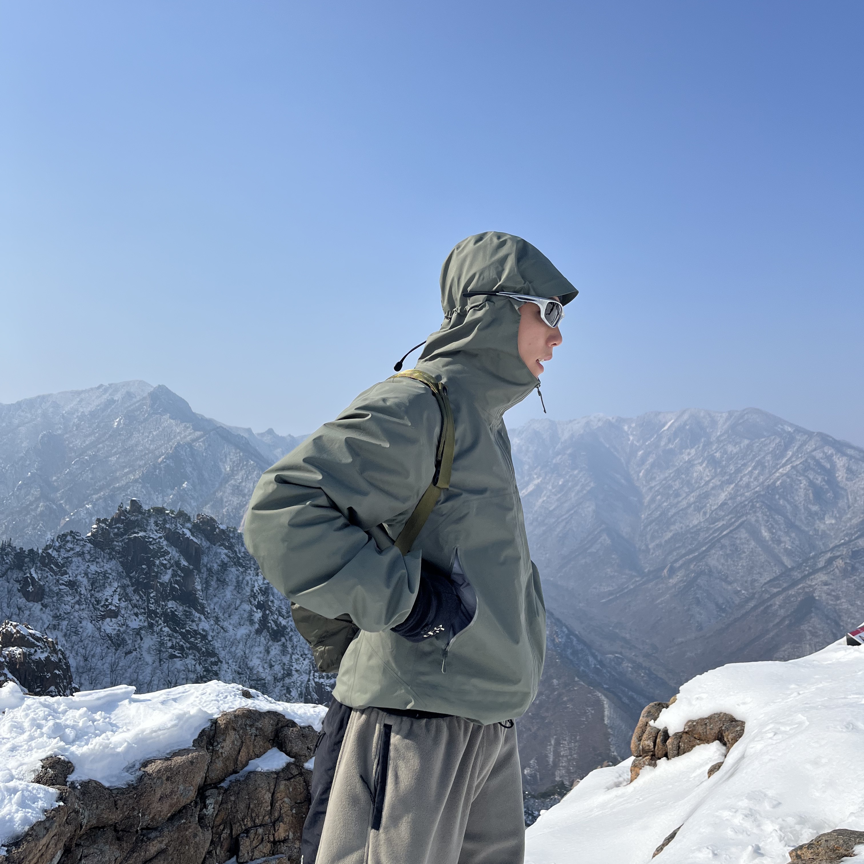 Arc'teryx Beta Jacket Forage 착용 스타일 - 3