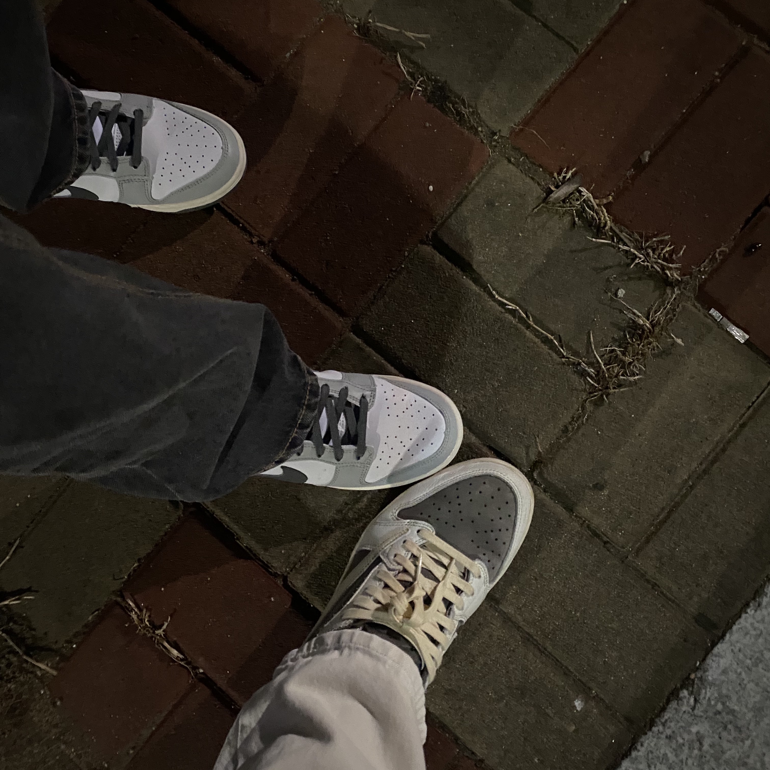 (W) Nike Dunk Low Light Smoke Grey, Jordan 1 x Travis Scott Retro Low OG SP Sail and Ridgerock 착용 스타일