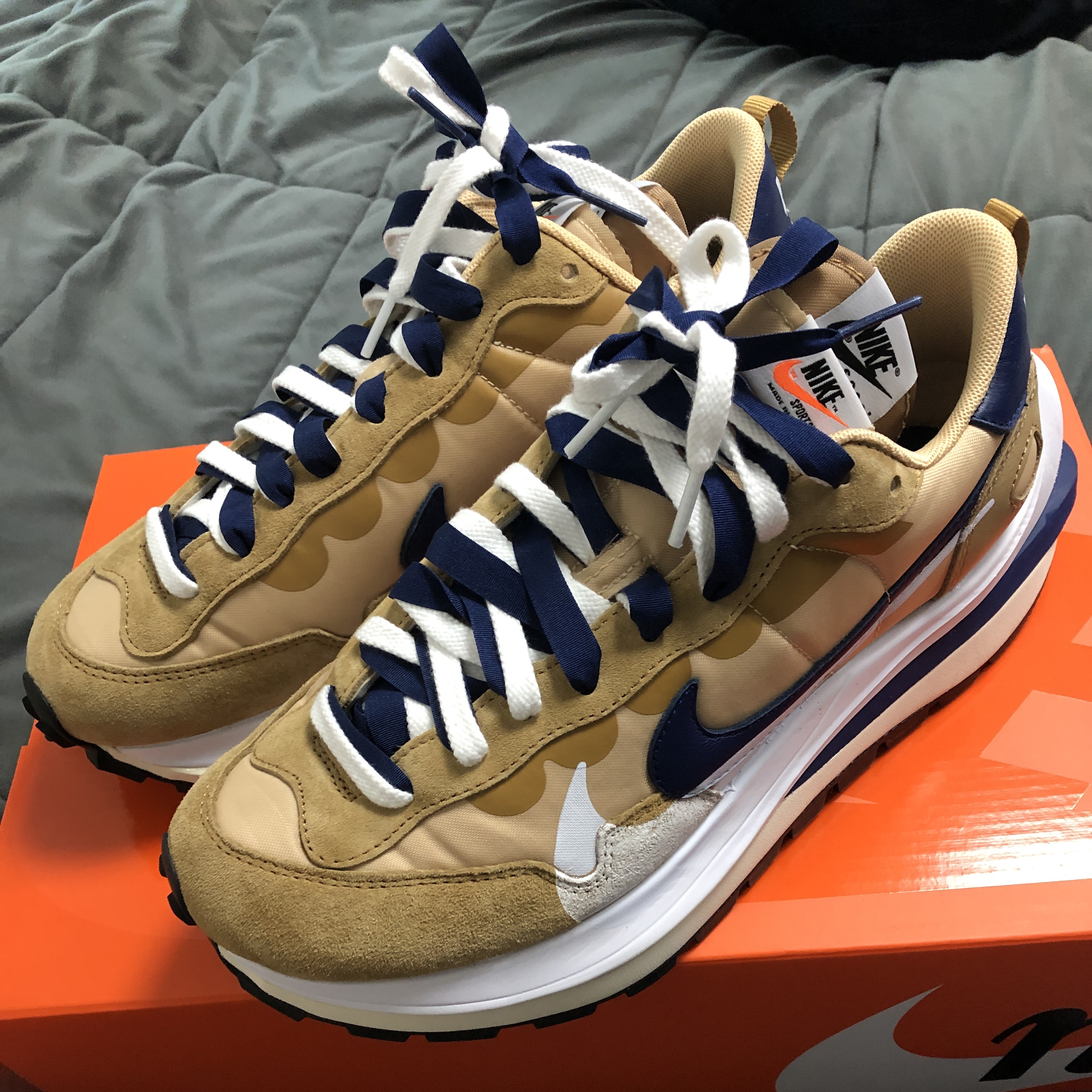 Nike x Sacai VaporWaffle Sesame and Blue Void 착용 스타일