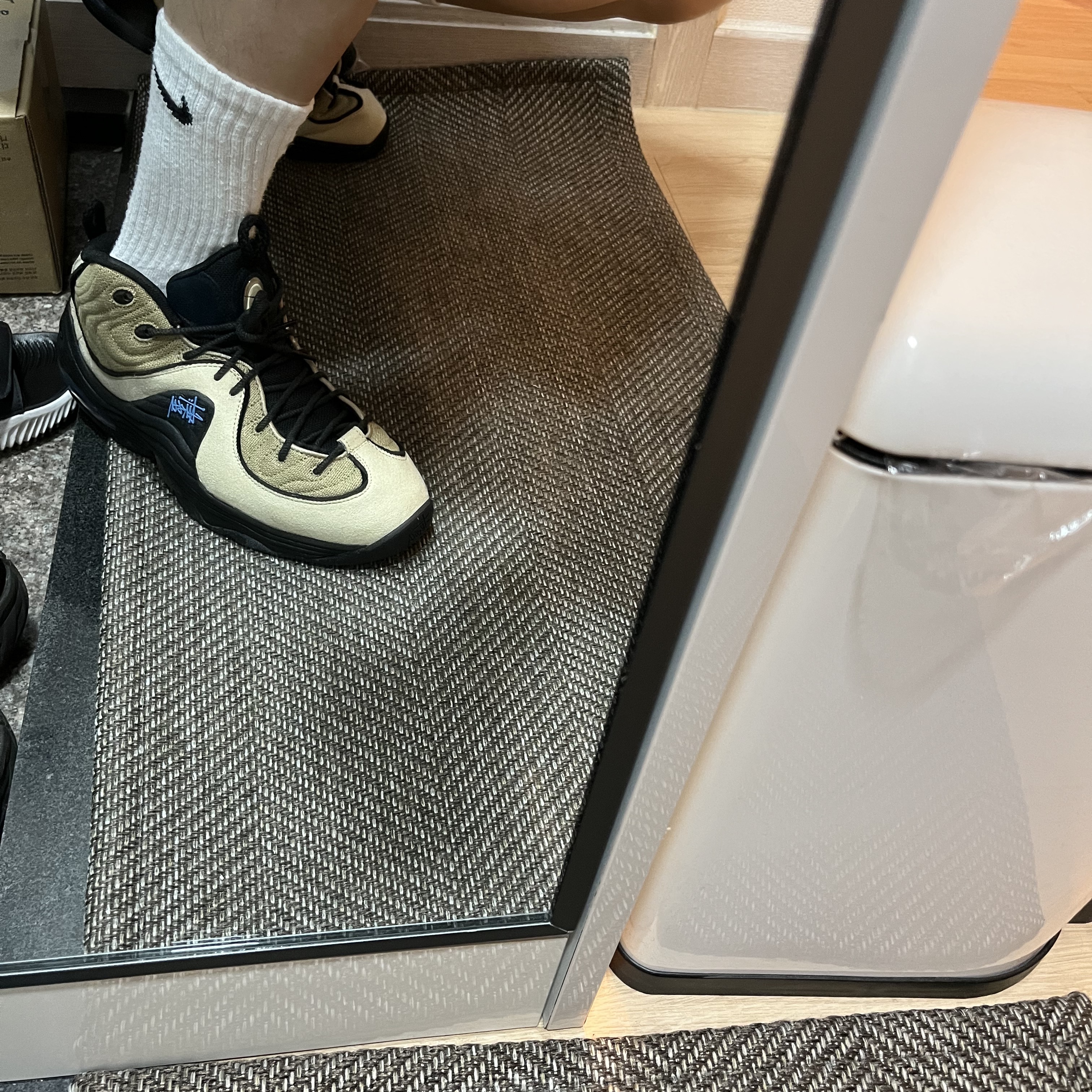 Nike x Stussy Air Penny II Rattan and Limestone 착용 스타일 - 2