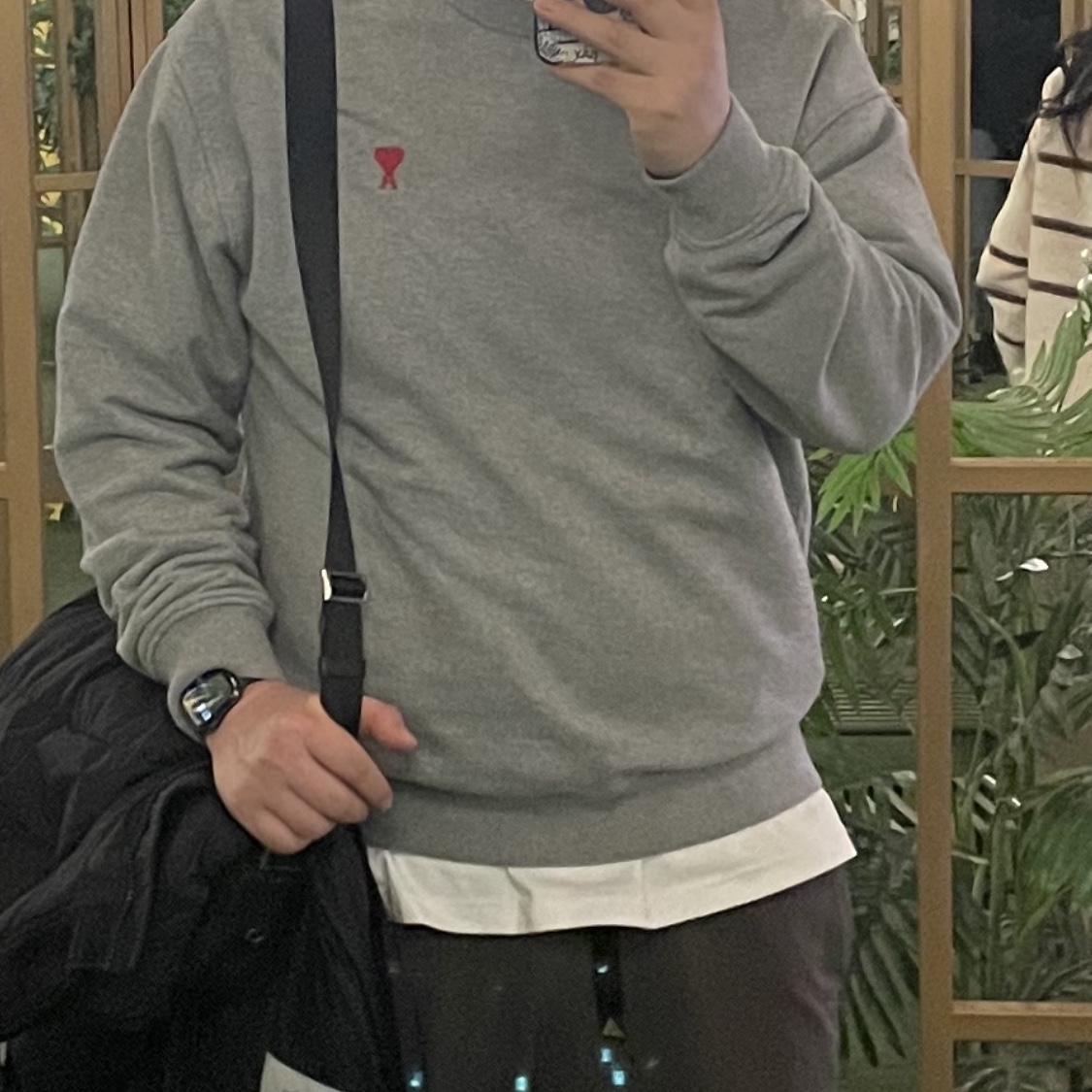 AMI de Coeur Sweatshirt Heather Grey 착용 스타일