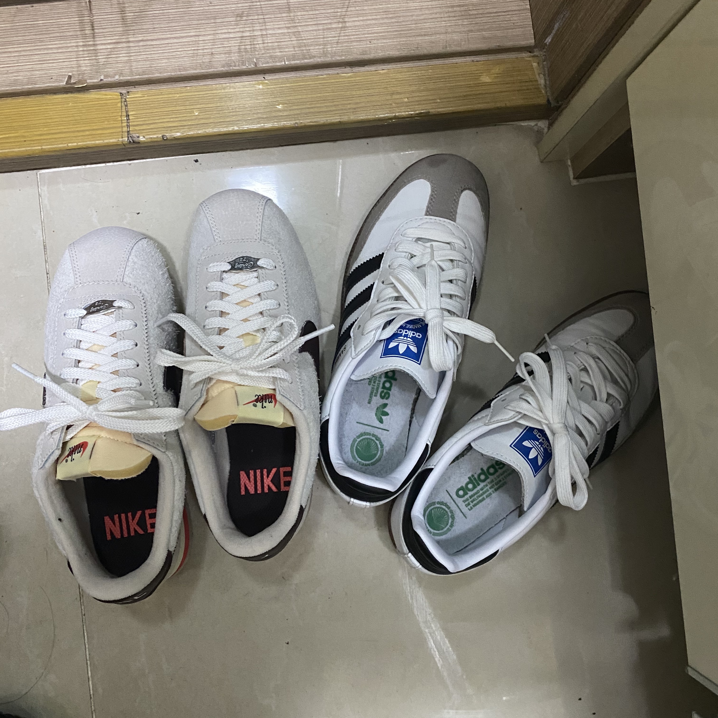 (W) Nike Cortez 23 Orewood Brown and Earth 착용 스타일