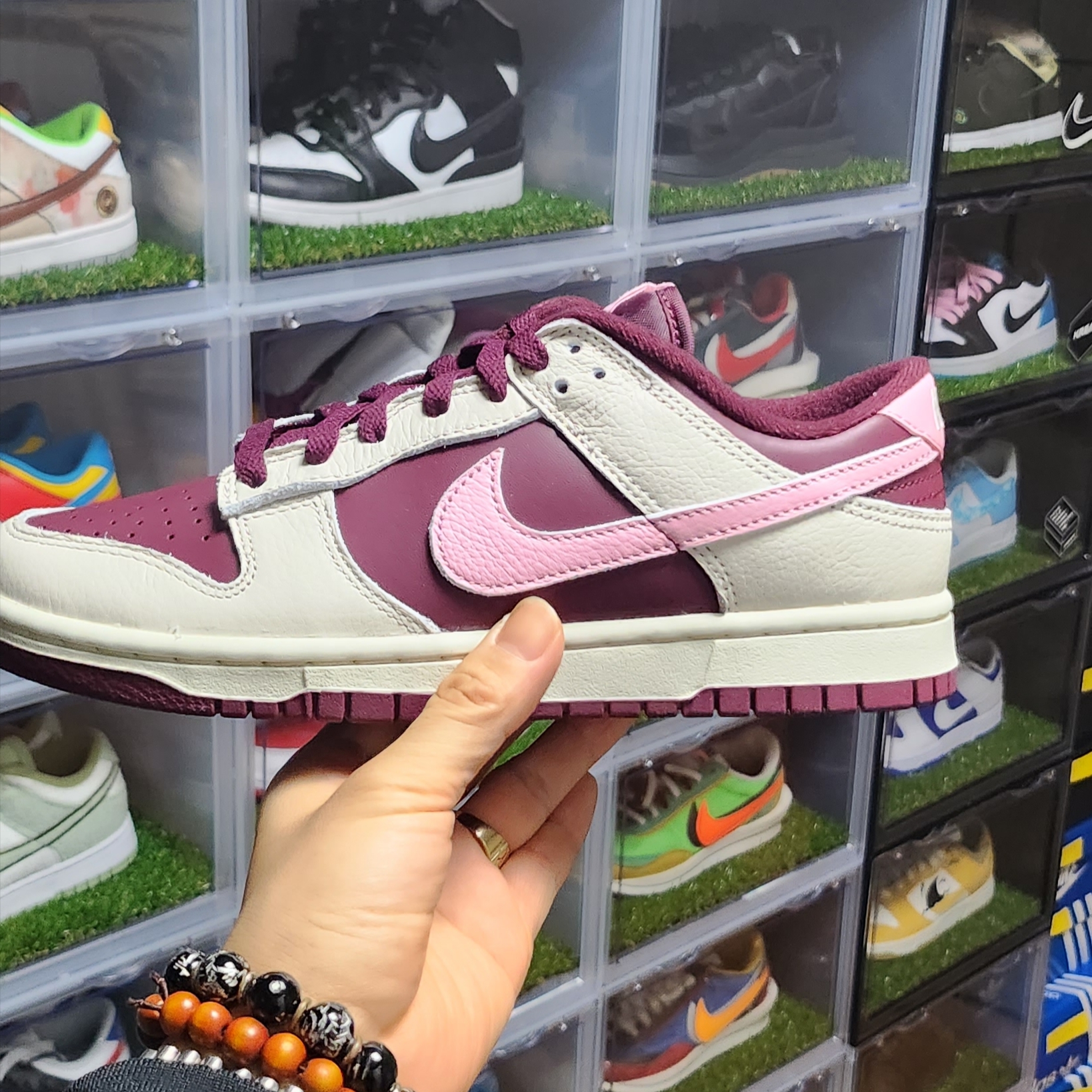 NIke Dunk Low Retro Night Maroon and Medium Soft Pink, Nike SB Dunk Low Pro Premium Mummy 착용 스타일 - 1