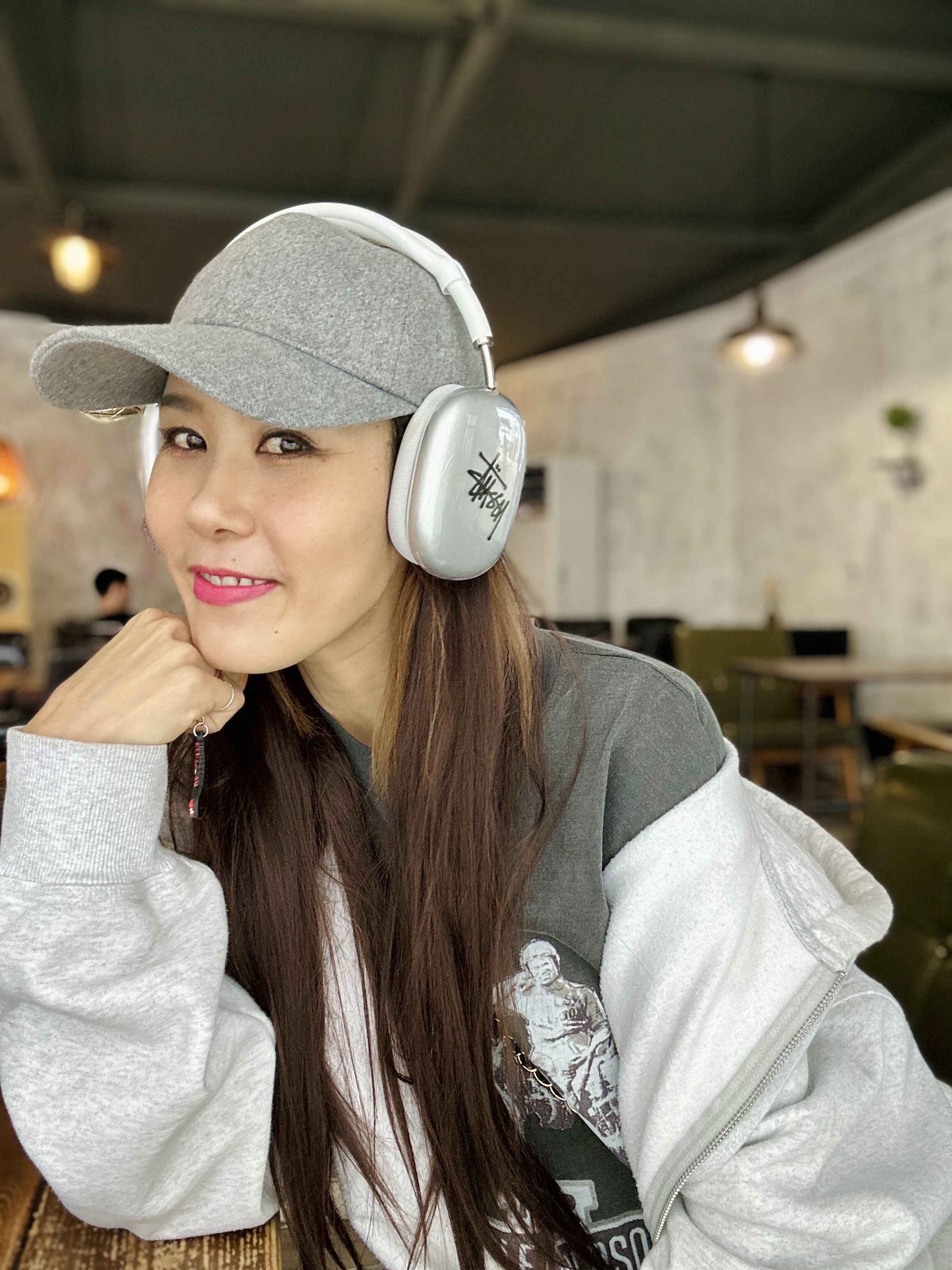 Apple AirPods Max Lightning Silver (Korean Ver.), Jordan 4 Retro Cool Grey 2019 착용 스타일 - 4