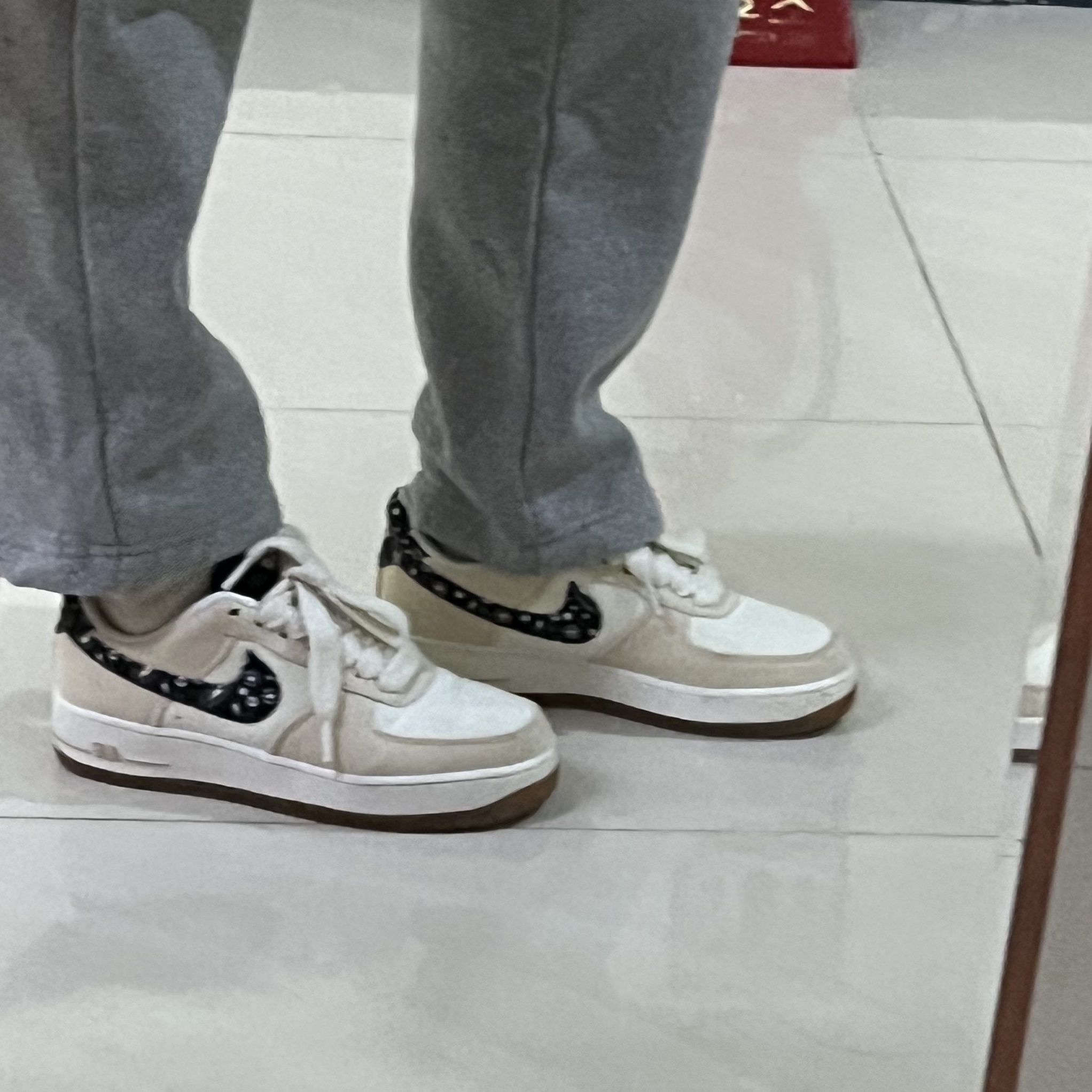 Nike Air Force 1 '07 LV8 Paisley Swoosh 착용 스타일 - 3