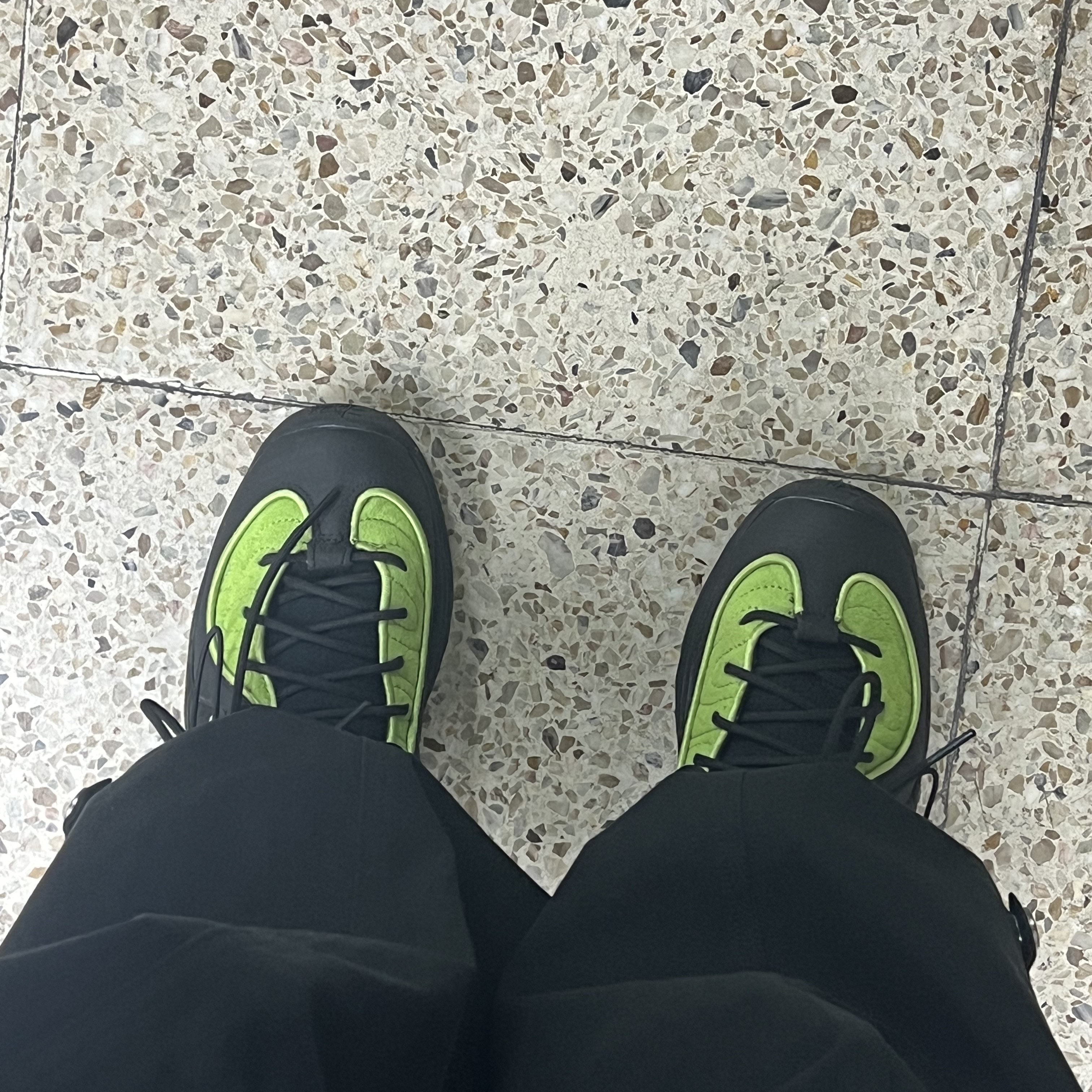 Nike x Stussy Air Penny II Vivid Green and Black 착용 스타일 - 2