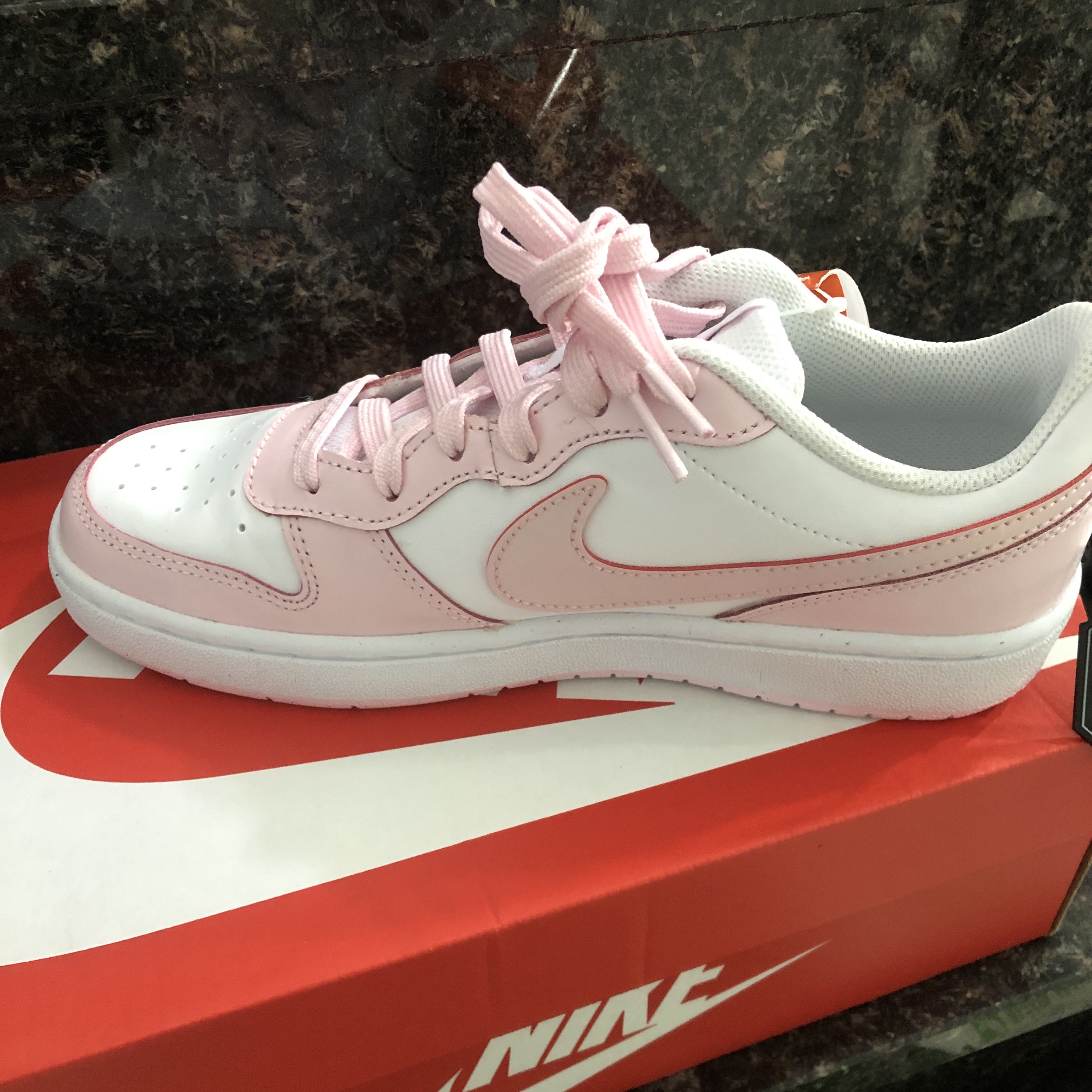 (GS) Nike Court Borough 2 SE White Pink Foam 착용 스타일 - 1