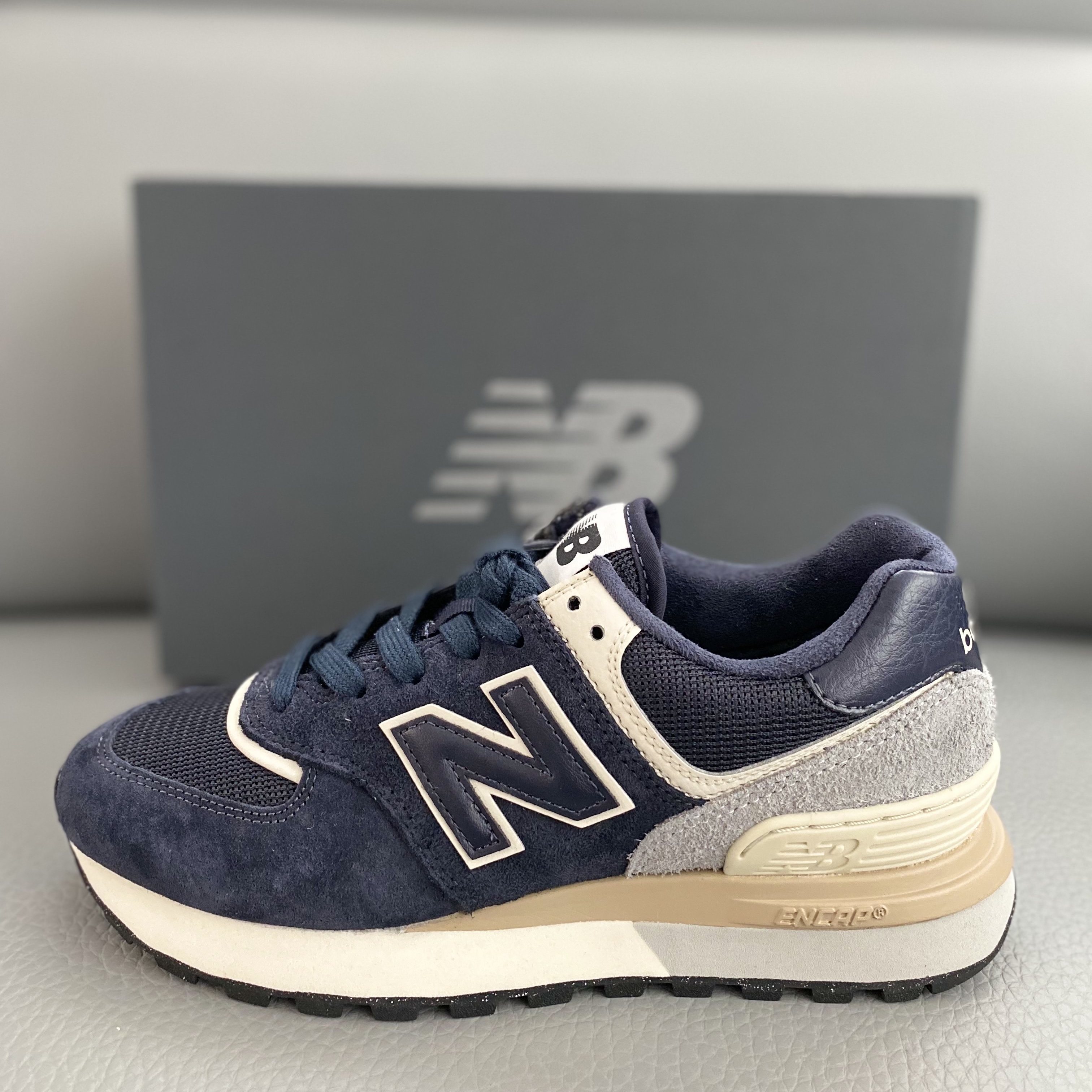 New Balance 574 Legacy Blue Navy 착용 스타일