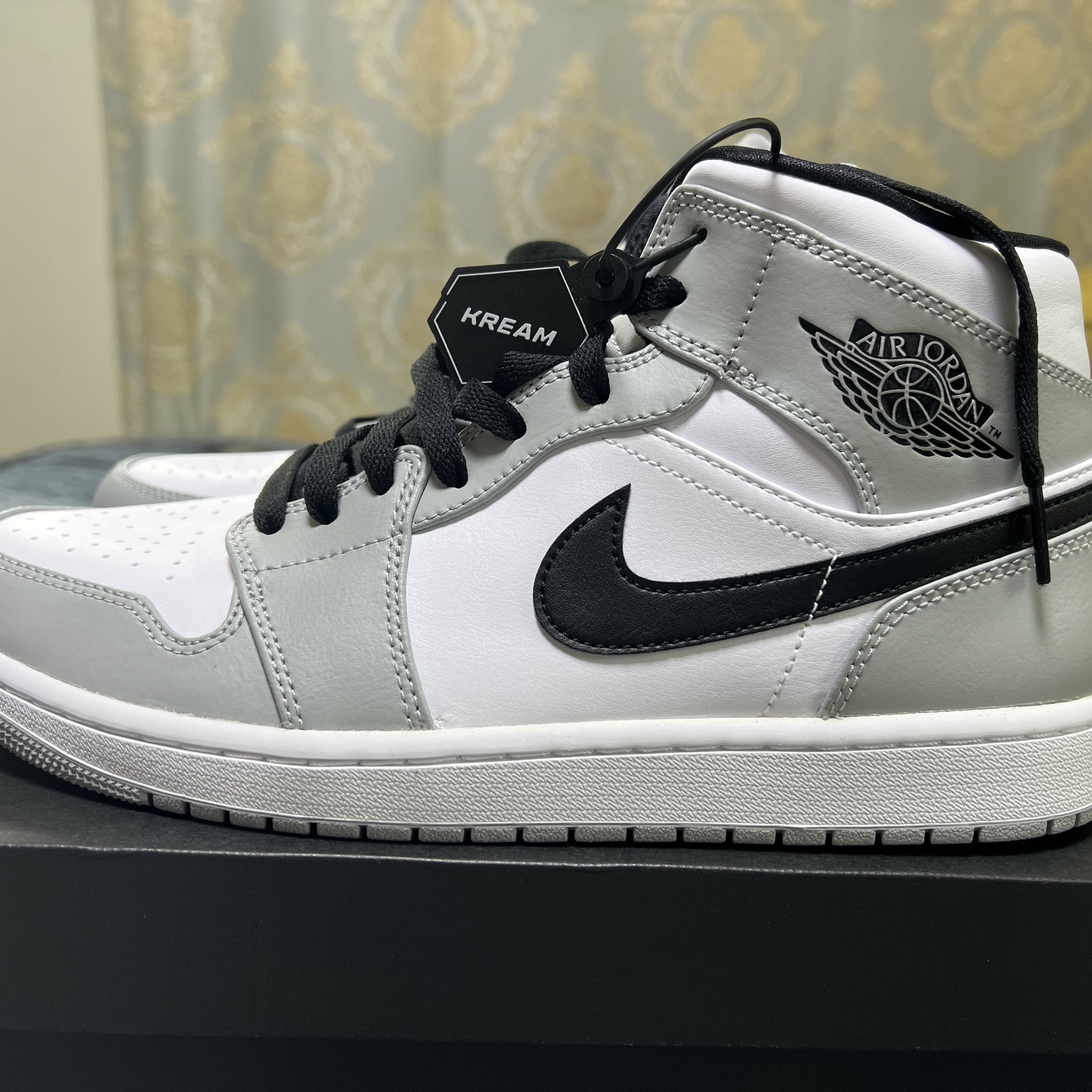 Jordan 1 Mid Light Smoke Grey 착용 스타일