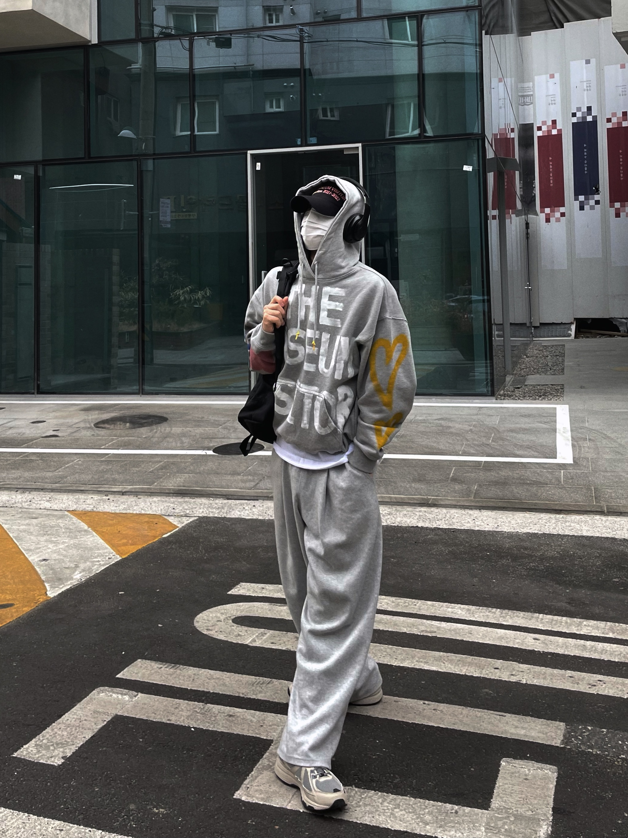 The Museum Visitor Sprayed Ball Cap Black, Asics Gel-Venture 6 Feather Grey Black 착용 스타일 - 2