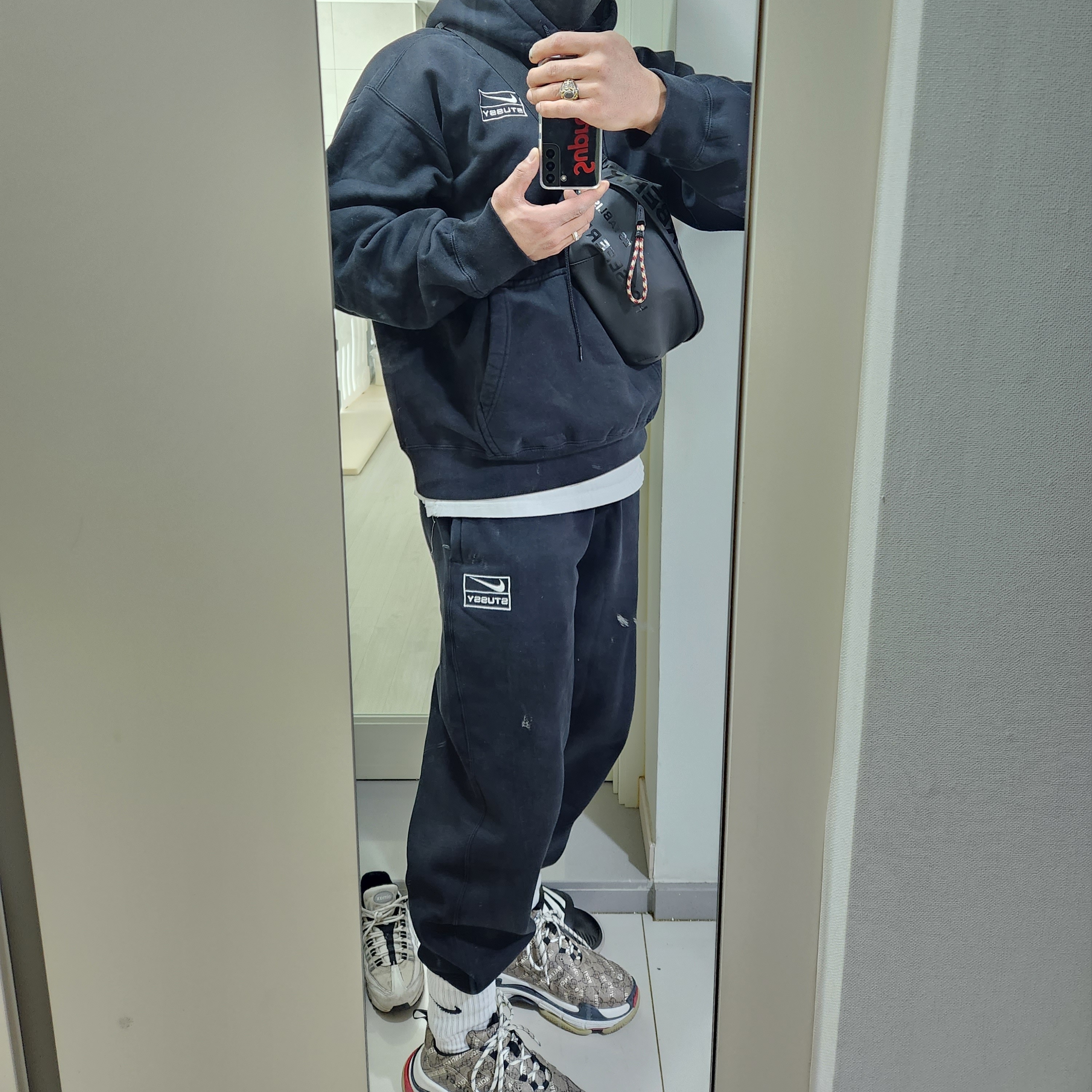 Nike x Stussy NRG RA Washed Pullover Hoodie Black (DN4028-010), Nike x Stussy NRG RA Washed Fleece Pants Black (DN4030-010) 착용 스타일