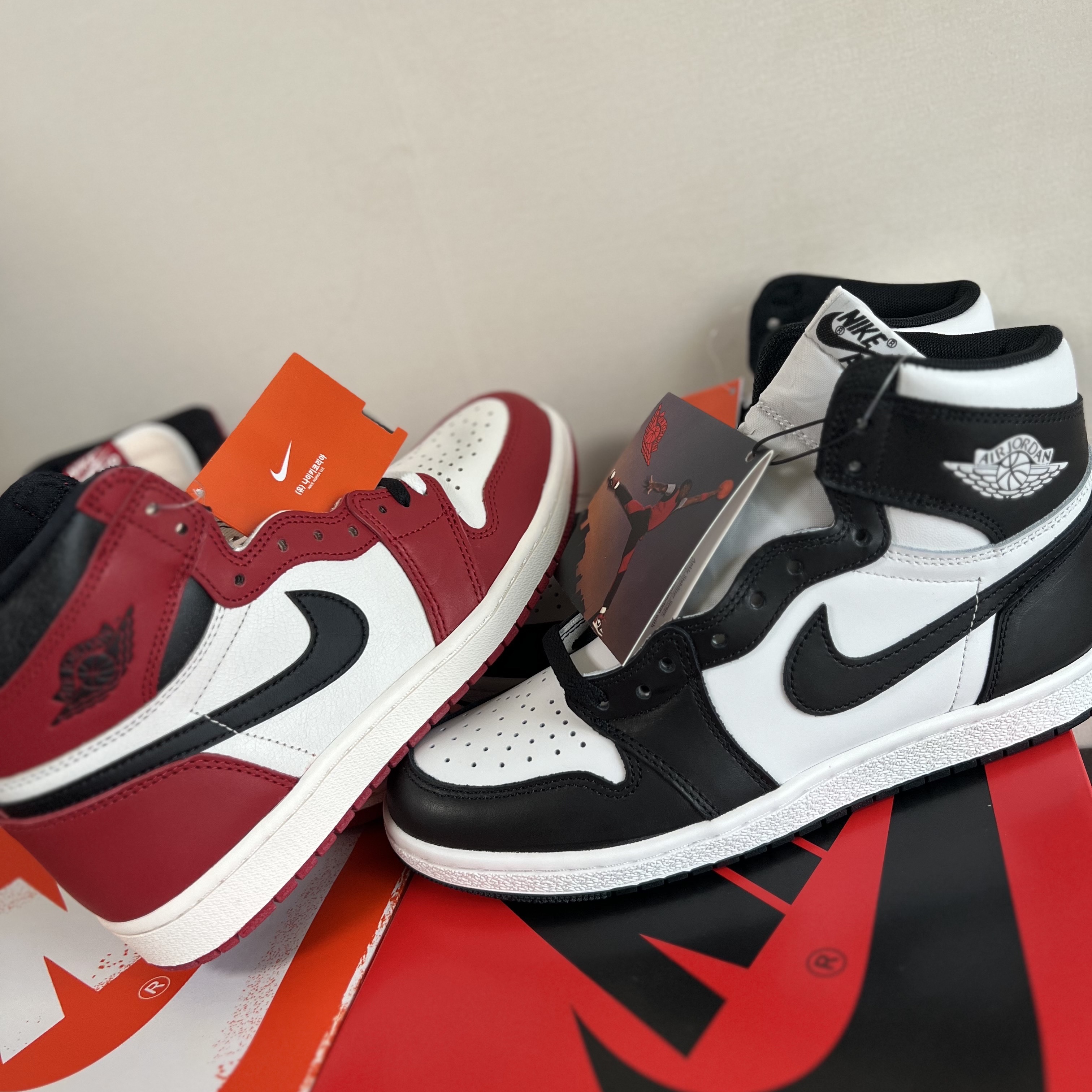 Jordan 1 Retro High OG Chicago 2022, Jordan 1 High 85 Black White 착용 스타일 - 3