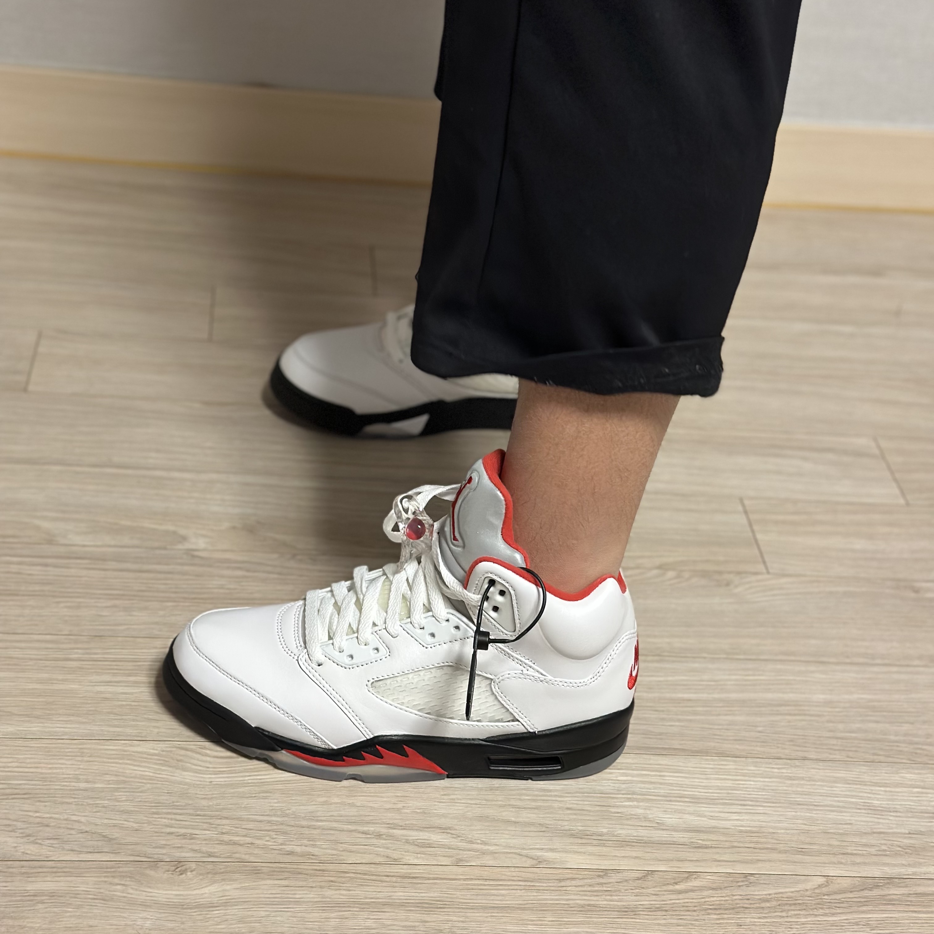 Jordan 5 Retro Fire Red Silver Tongue 2020 착용 스타일 - 1