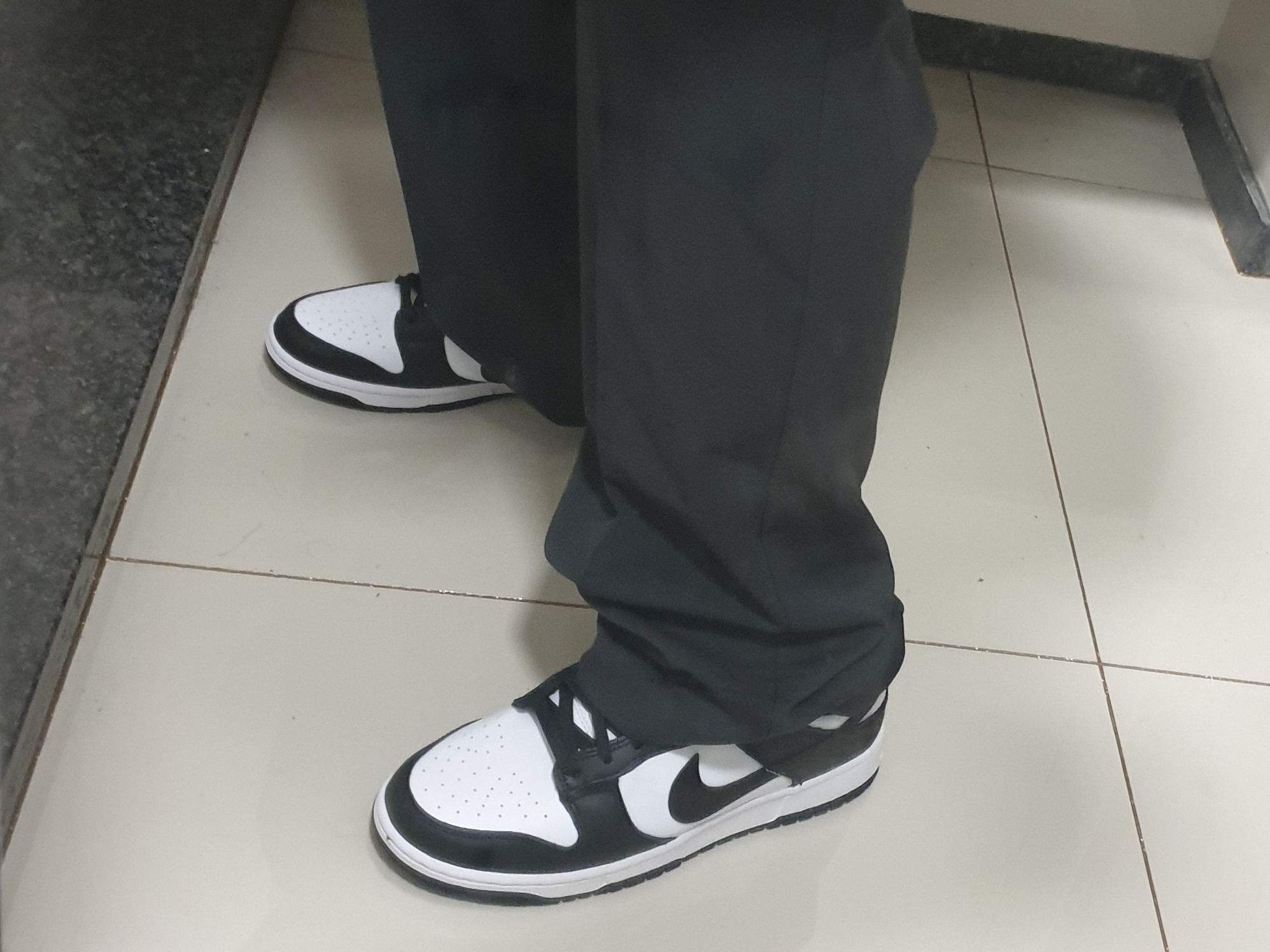 Nike Dunk Low Retro Black 착용 스타일 - 2