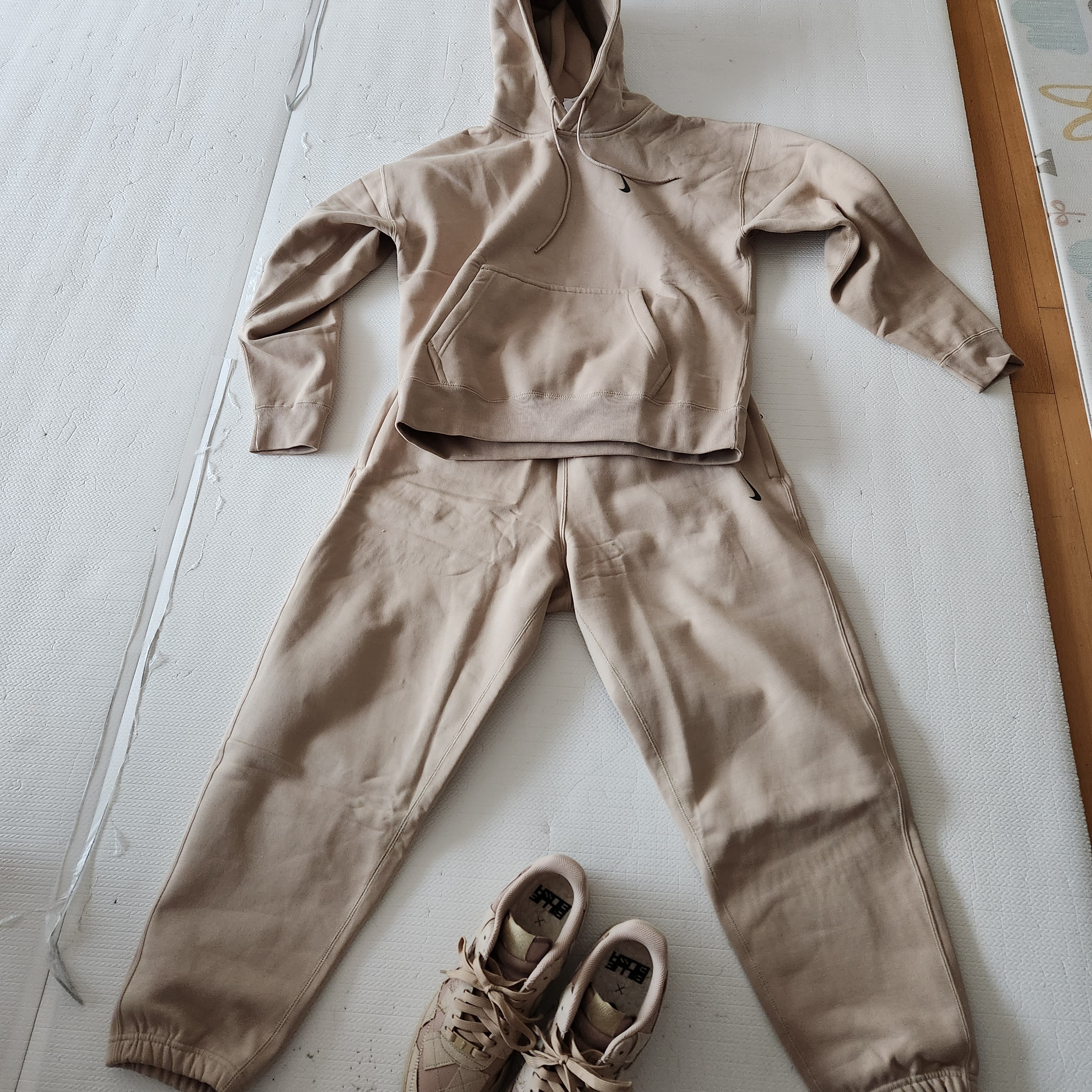 Nike x Billie Eilish NRG Fleece Pants Mushroom - Asia 착용 스타일