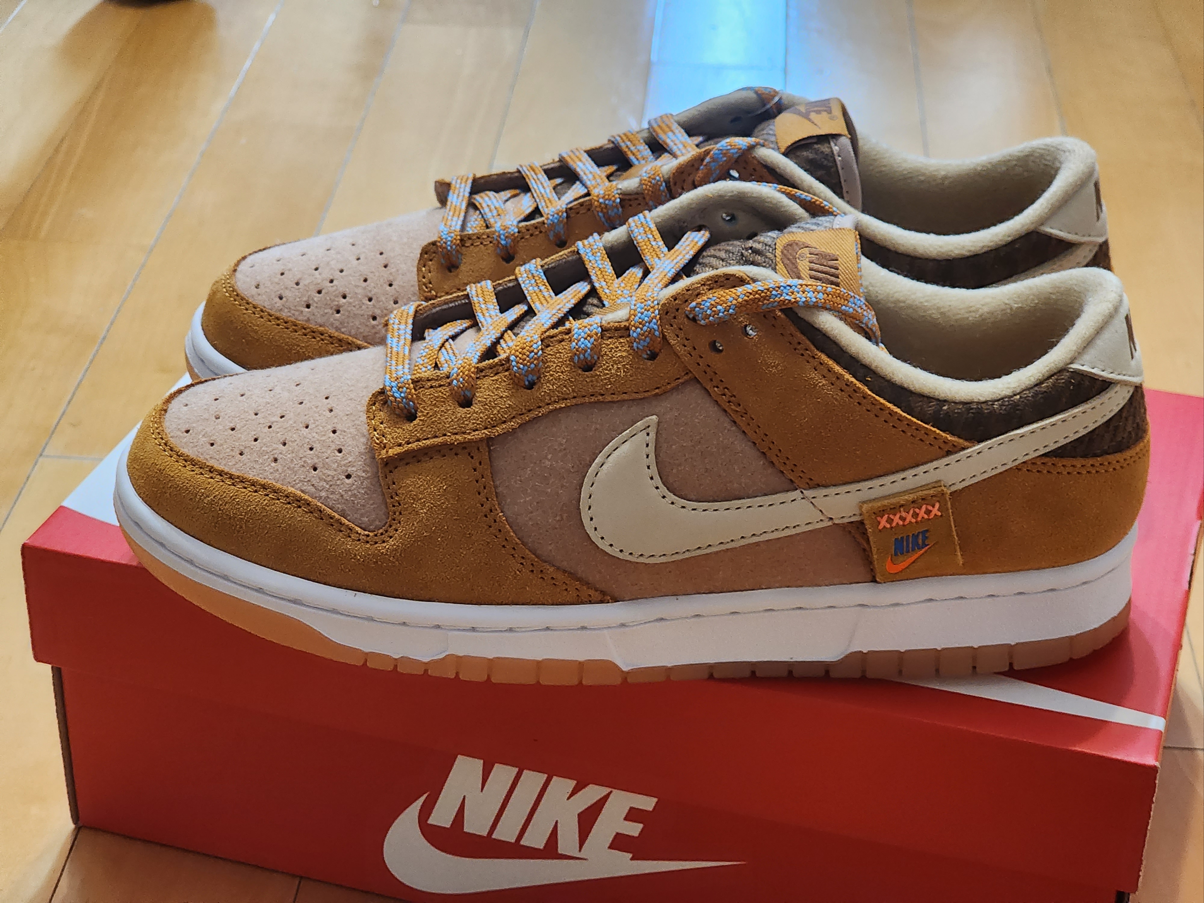 Nike Dunk Low SE Praline Desert Ochre 착용 스타일 - 2