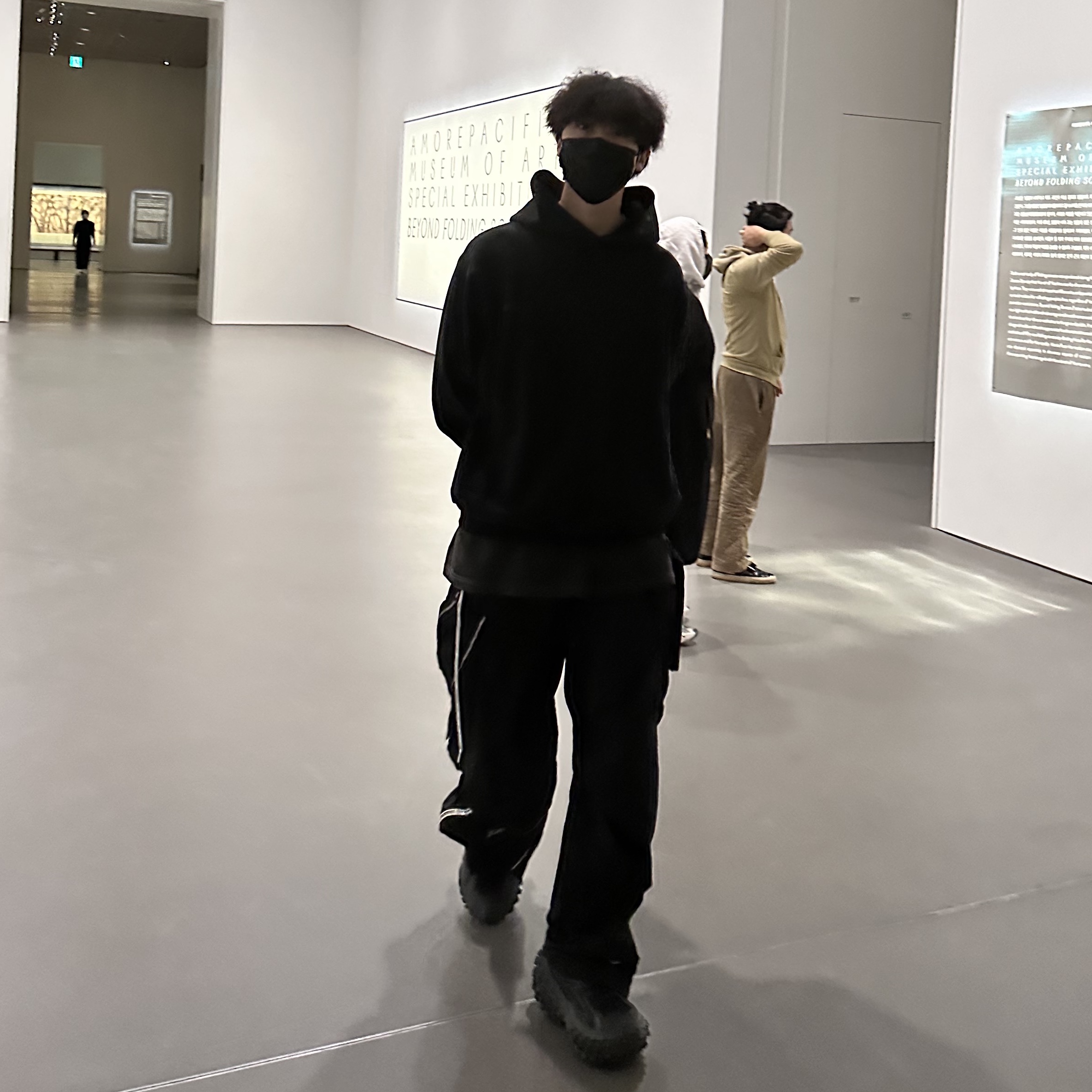 Balenciaga Defender Sneakers Black, Nike NRG DH Pants Black 착용 스타일