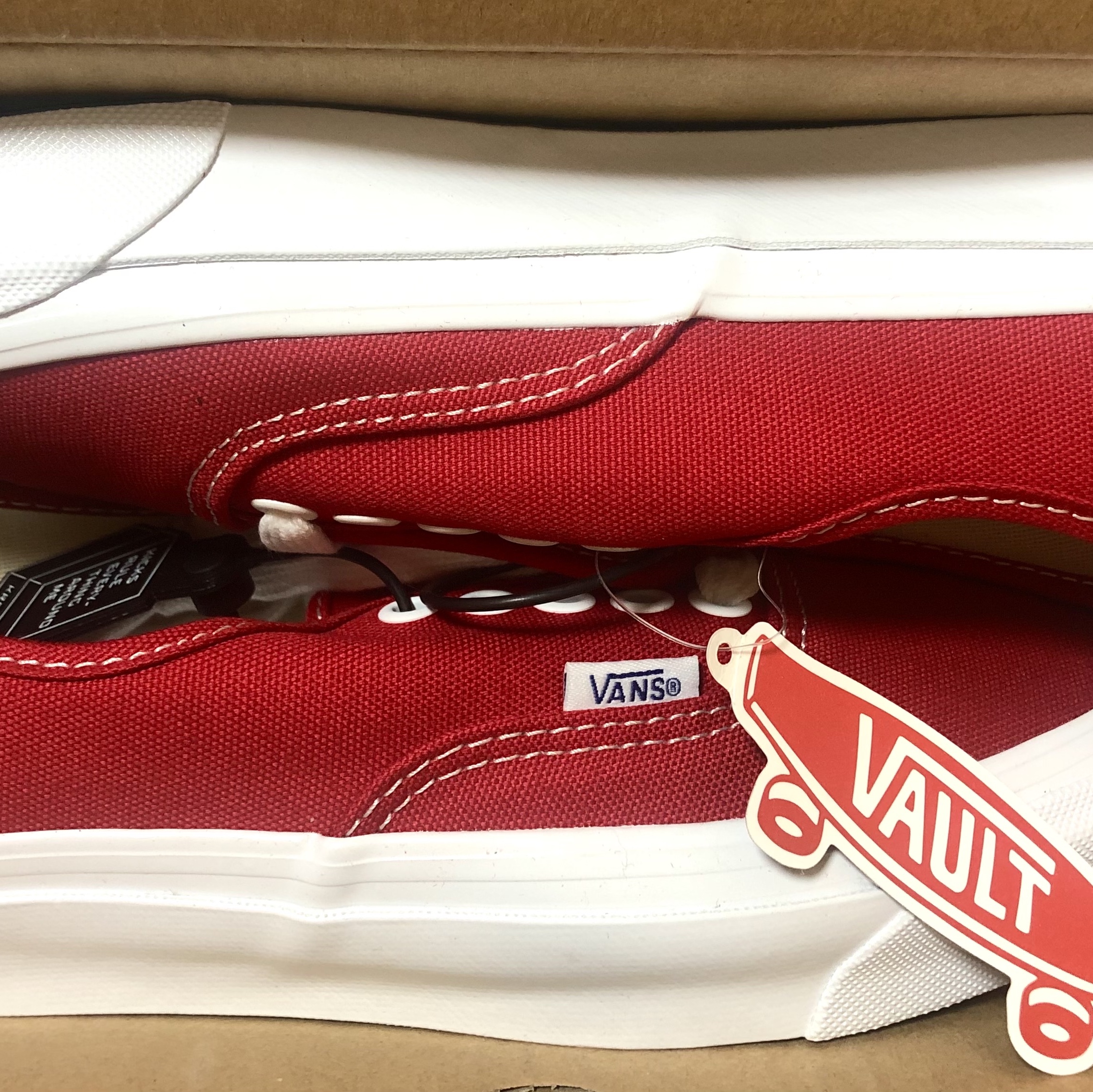 Vans Vault OG Authentic LX Red 착용 스타일