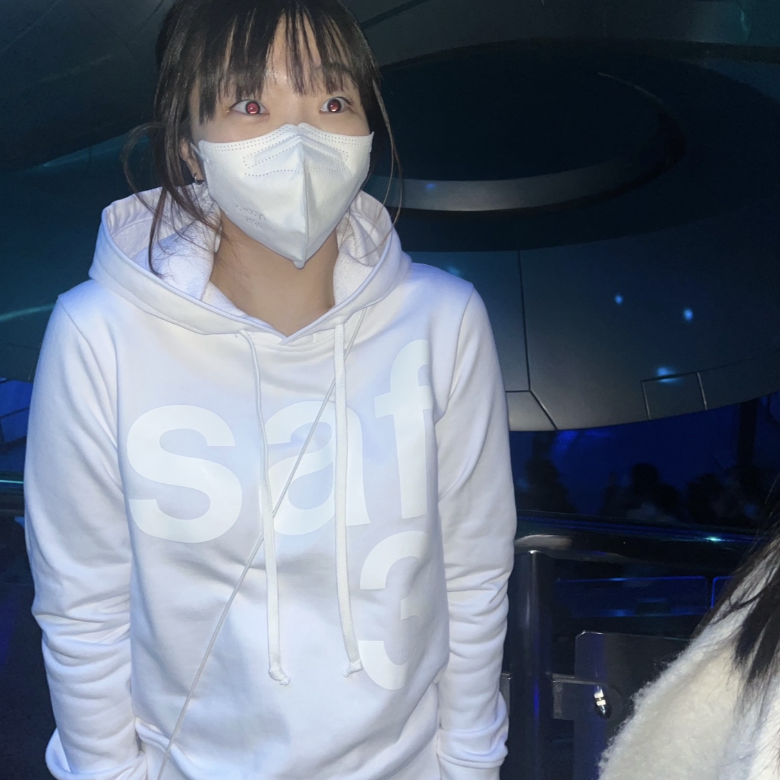 [KREAM 단독] Safarispot Women 1/2 Basic Safari Hoodie White 착용 스타일 - 3