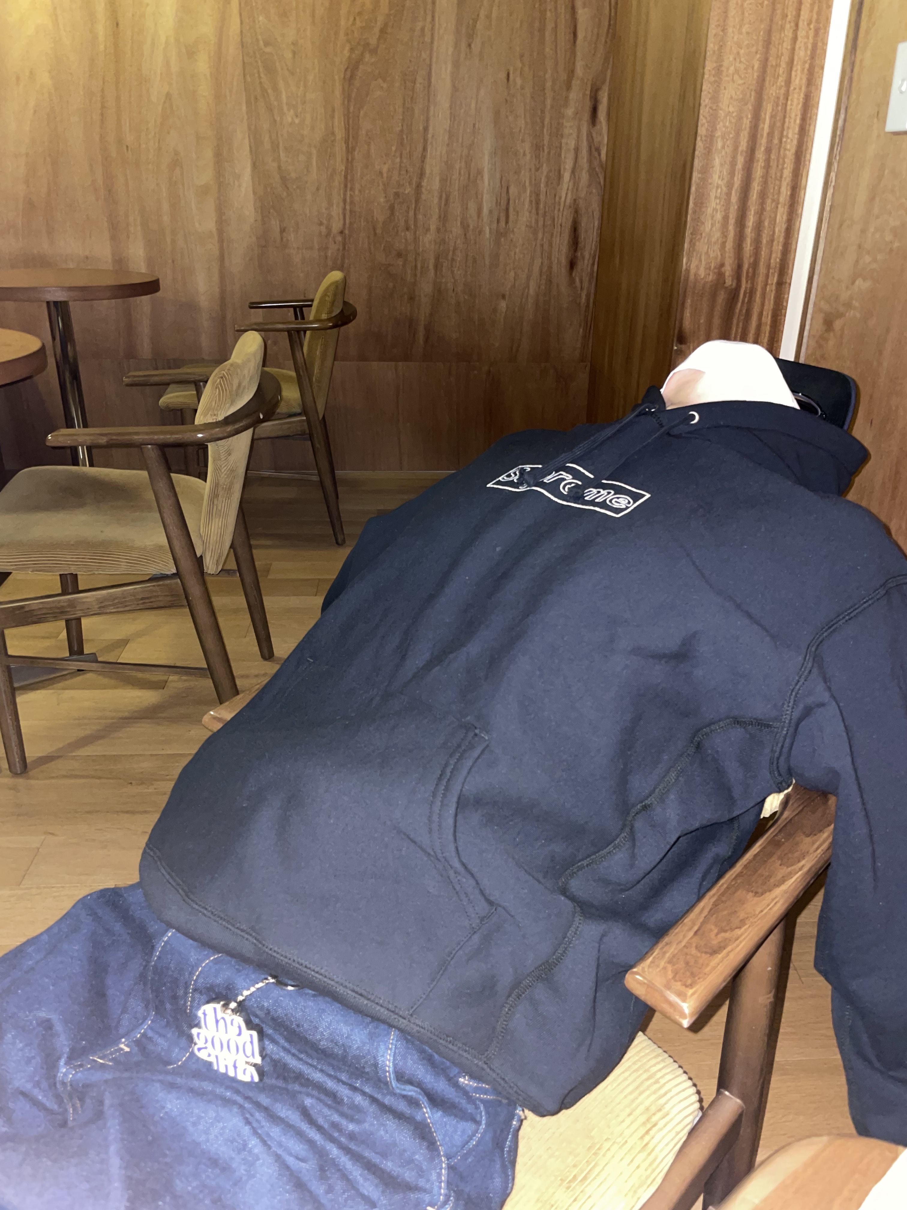 Supreme x Kaws Chalk Logo Hooded Sweatshirt Black - 21SS 착용 스타일