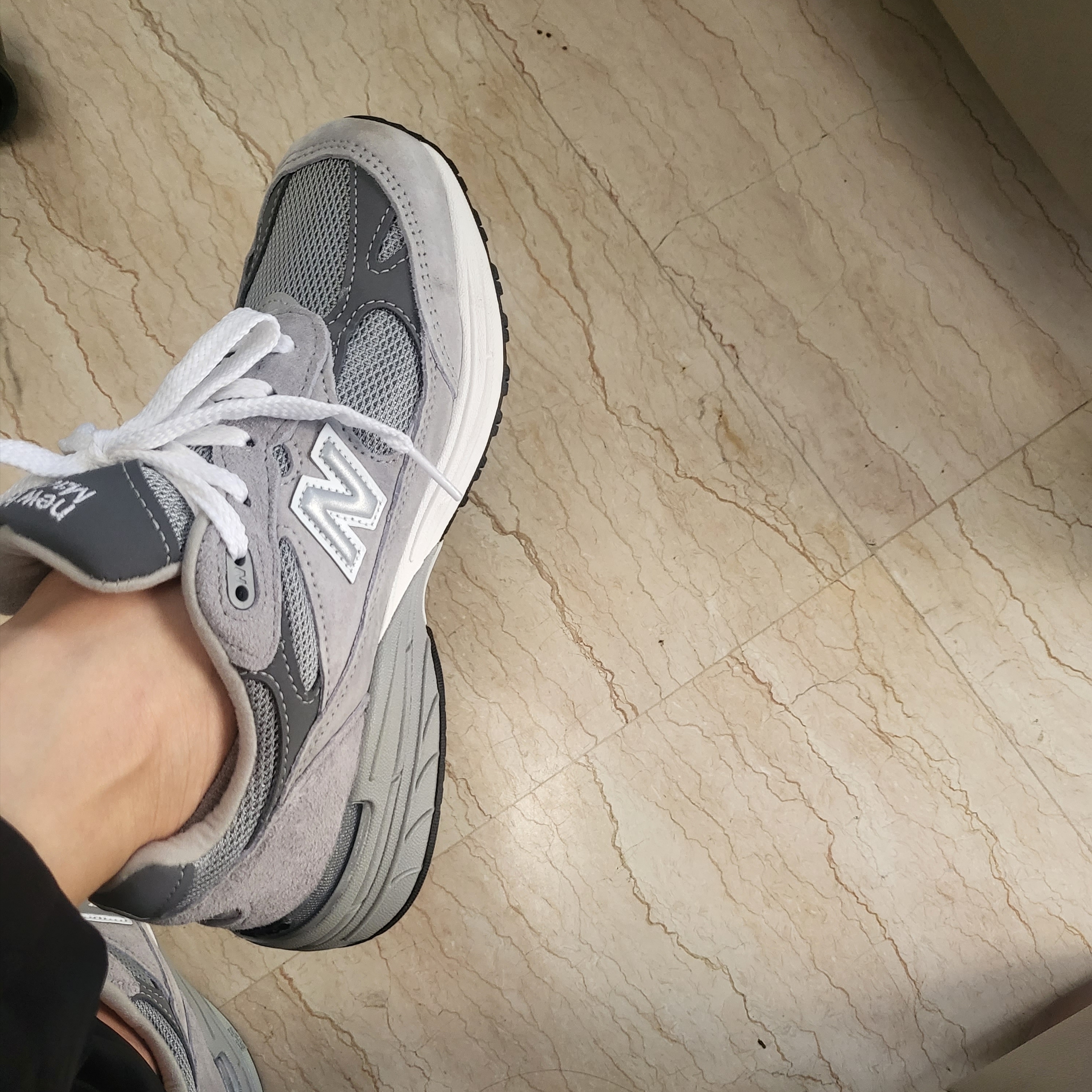 (W) New Balance 993 Made in USA Grey - B Standard 착용 스타일