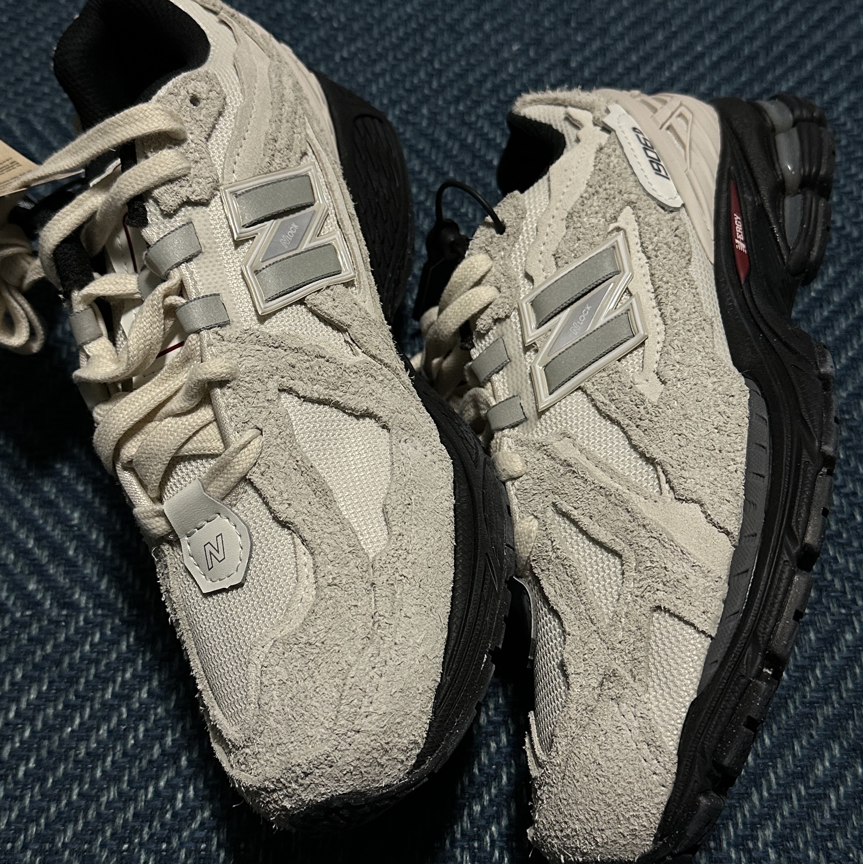 New Balance 1906D Protection Pack Beige 착용 스타일