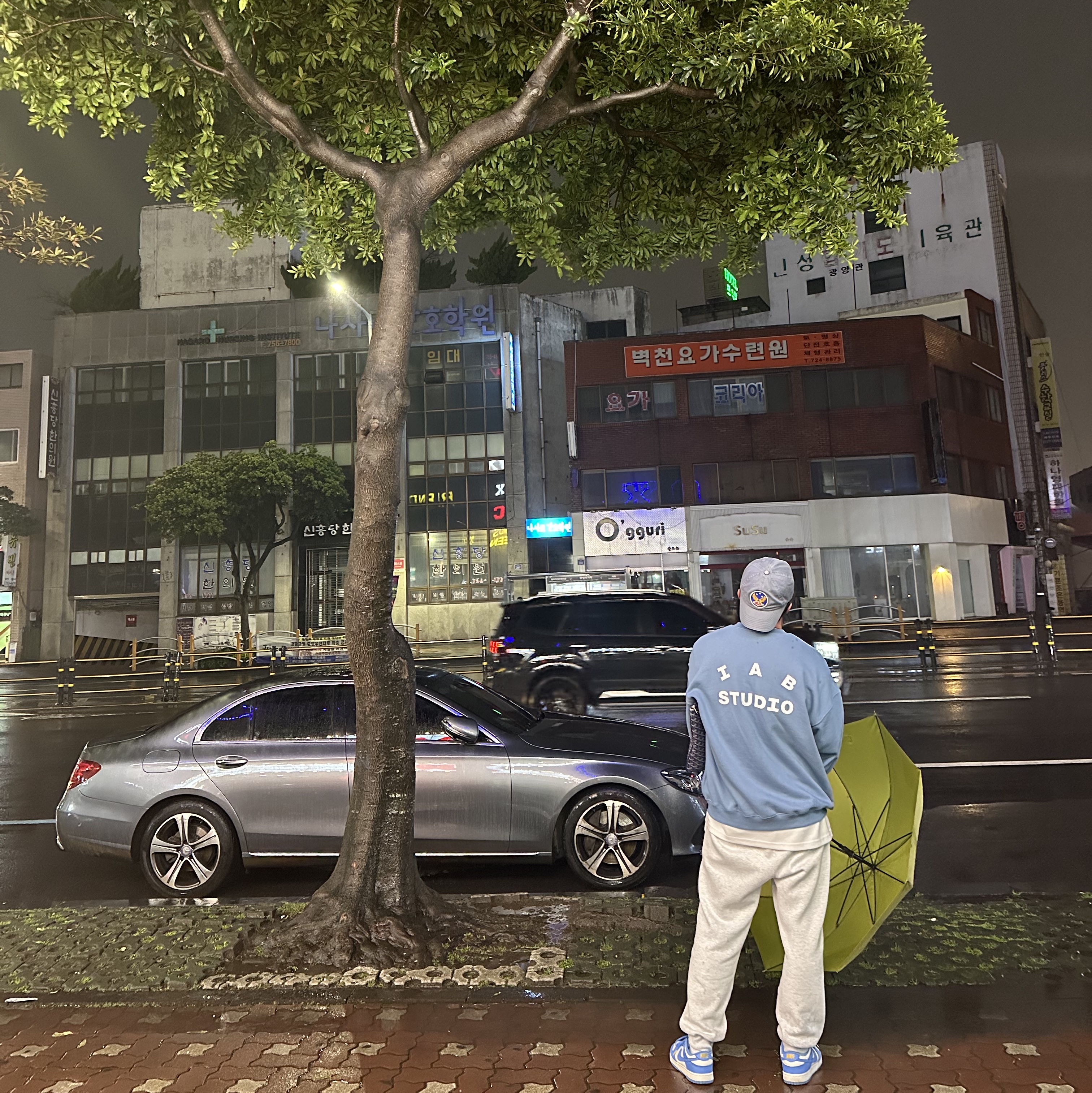 IAB Studio Crewneck Sky Blue, Double RL Garment Dyeing Twill Ball Cap Blue 착용 스타일