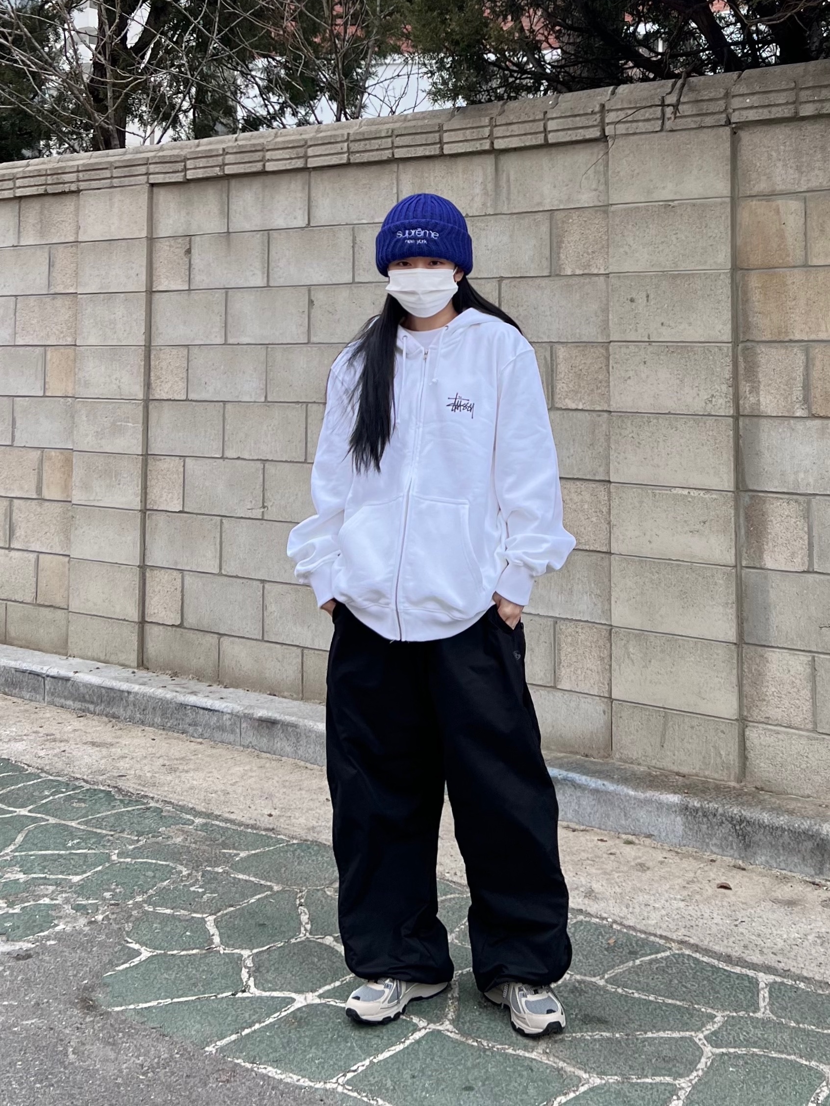 Supreme Ribbed Beanie Dark Royal - 22FW, Stussy Basic Stussy Zip Hoodie White 2022 착용 스타일 - 2