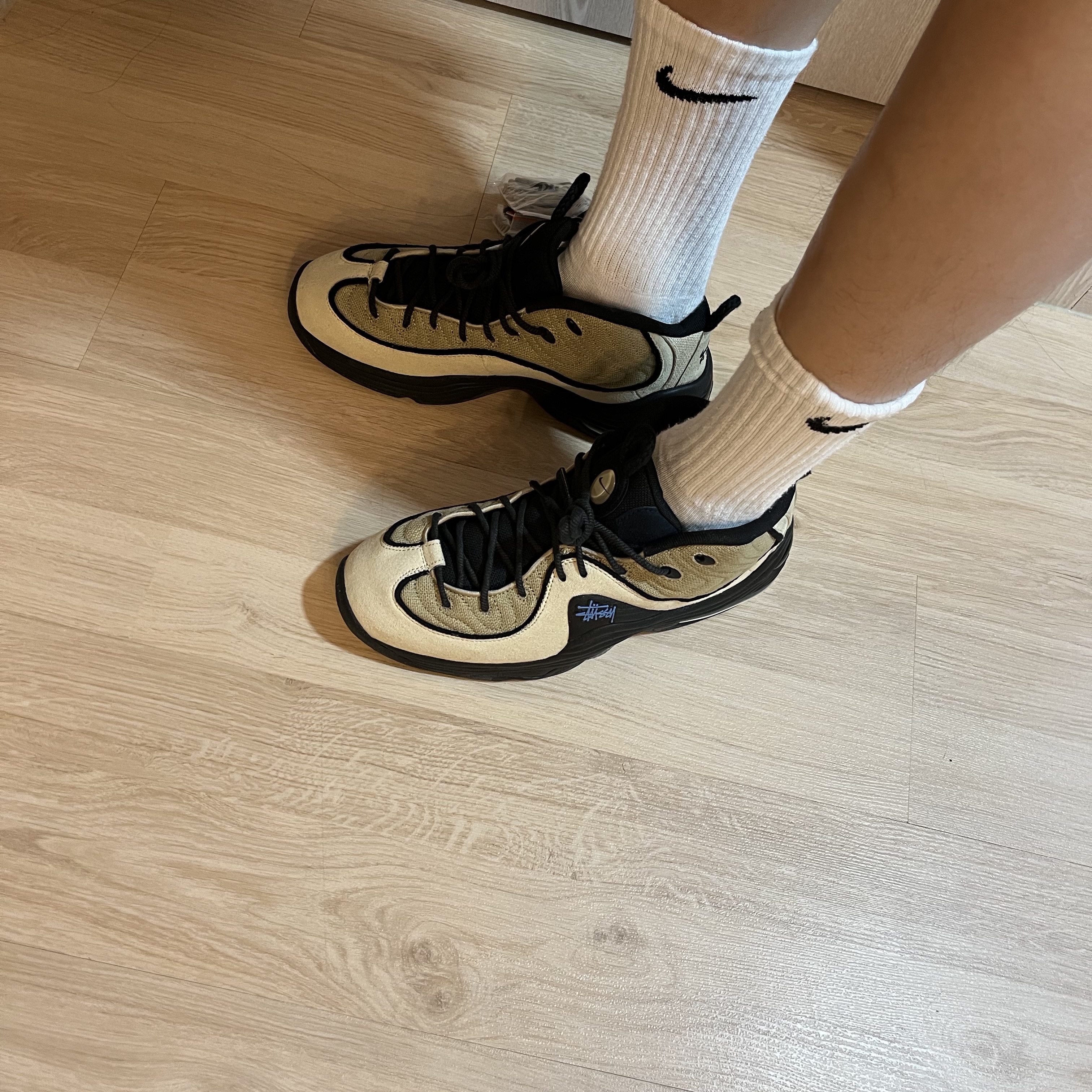 Nike x Stussy Air Penny II Rattan and Limestone 착용 스타일 - 1