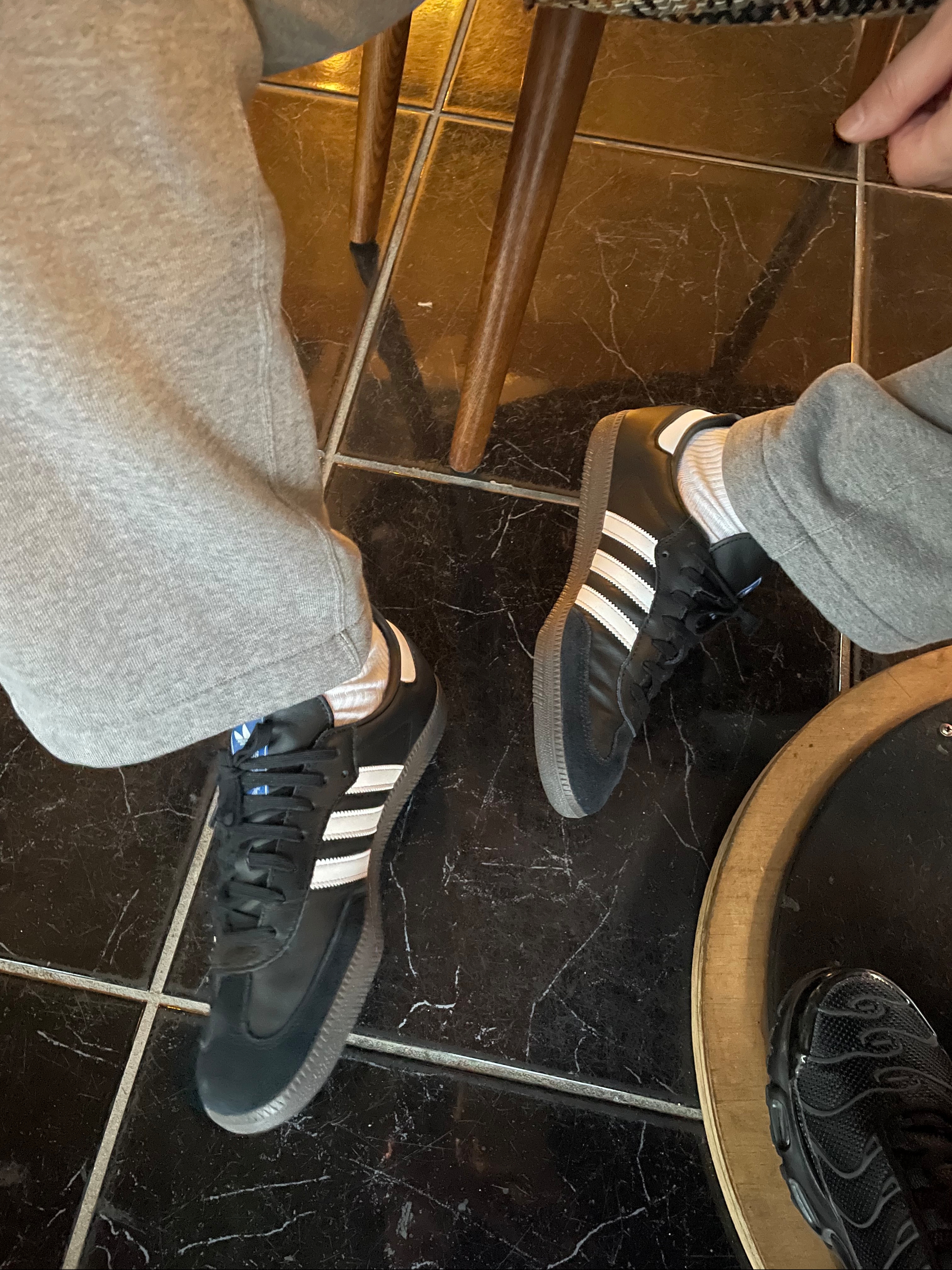 Adidas Samba OG Black White Gum 착용 스타일 - 1