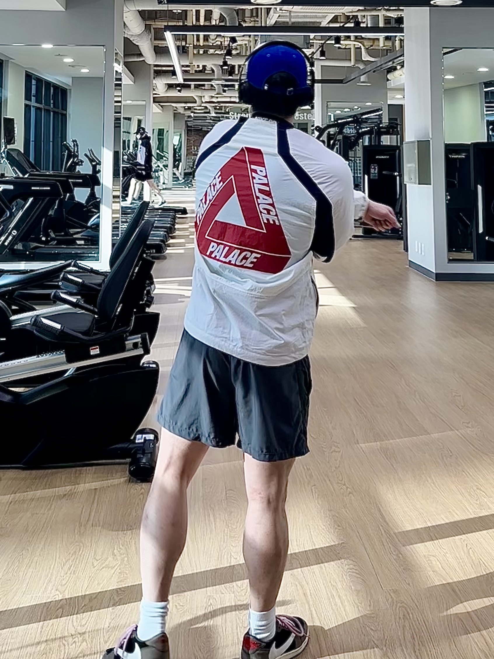 Palace Sports Shell Crew White - 21SS, Jordan 1 x Travis Scott Retro Low OG SP Mocha 착용 스타일