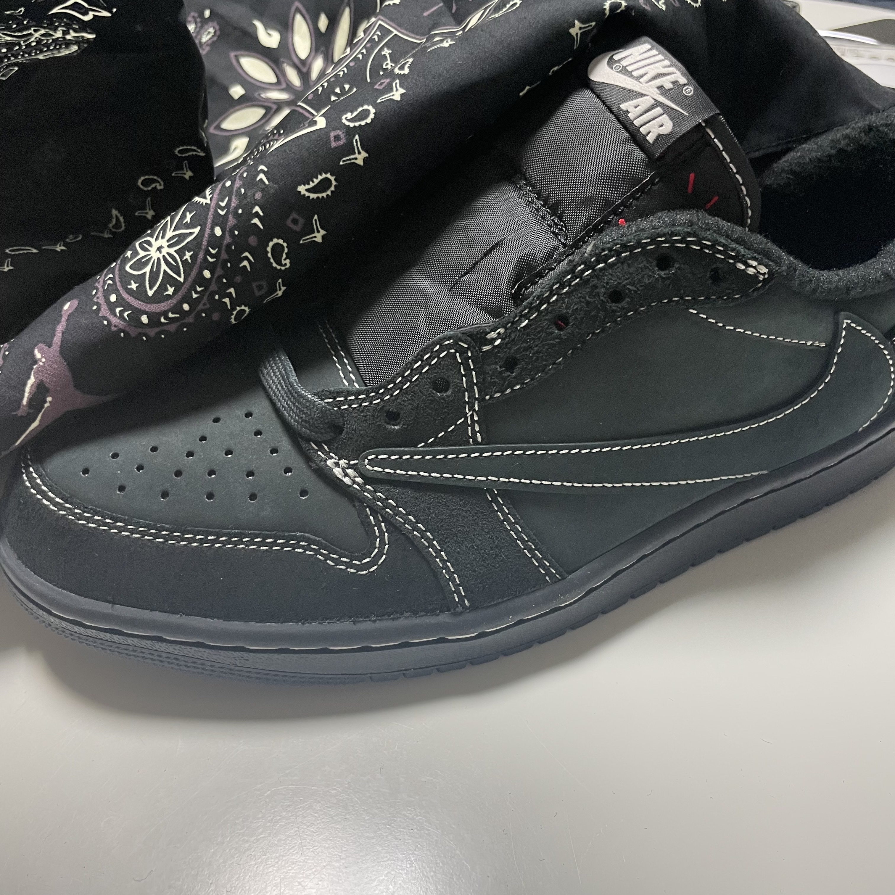 Jordan 1 x Travis Scott Retro Low OG SP Black Phantom 착용 스타일