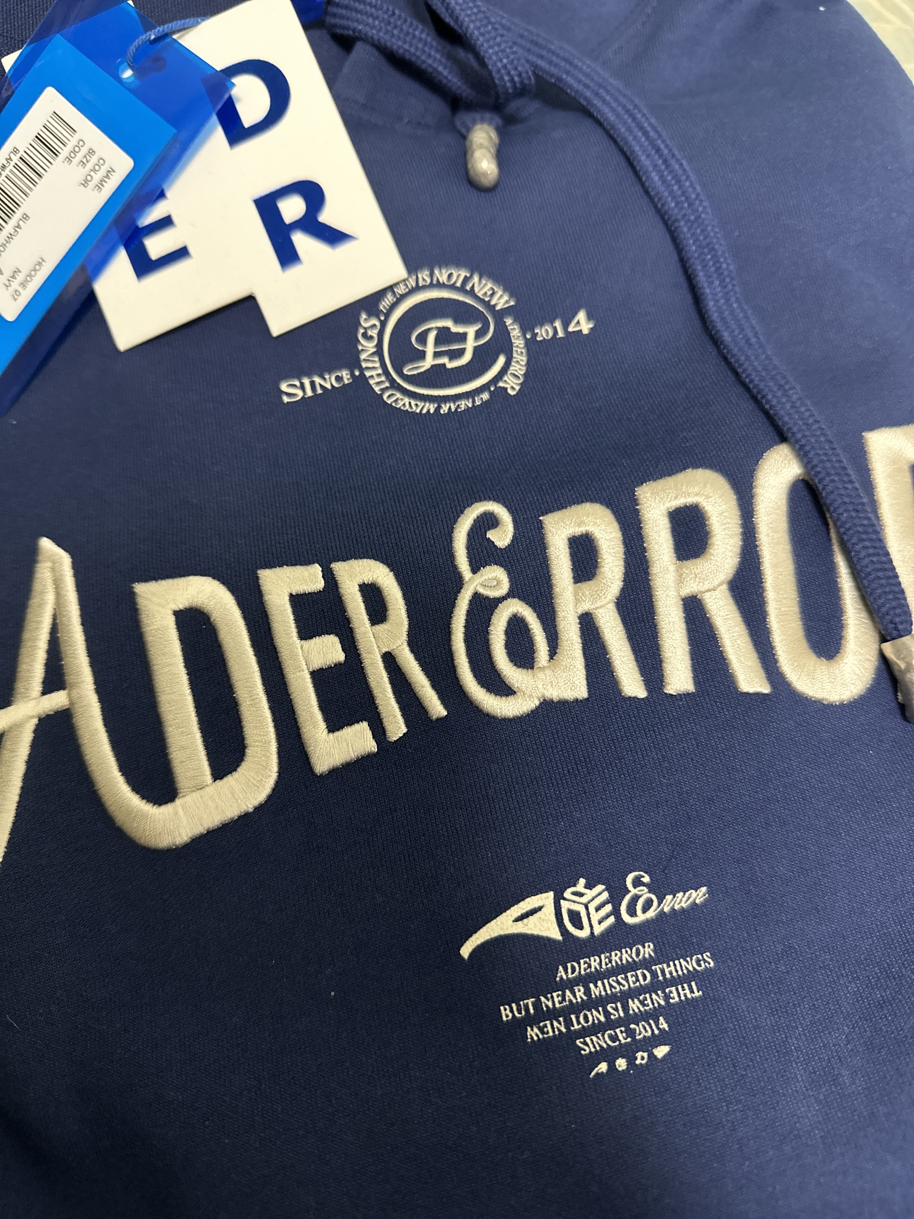 Ader Error Verif Logo Hoodie Navy 착용 스타일 - 1