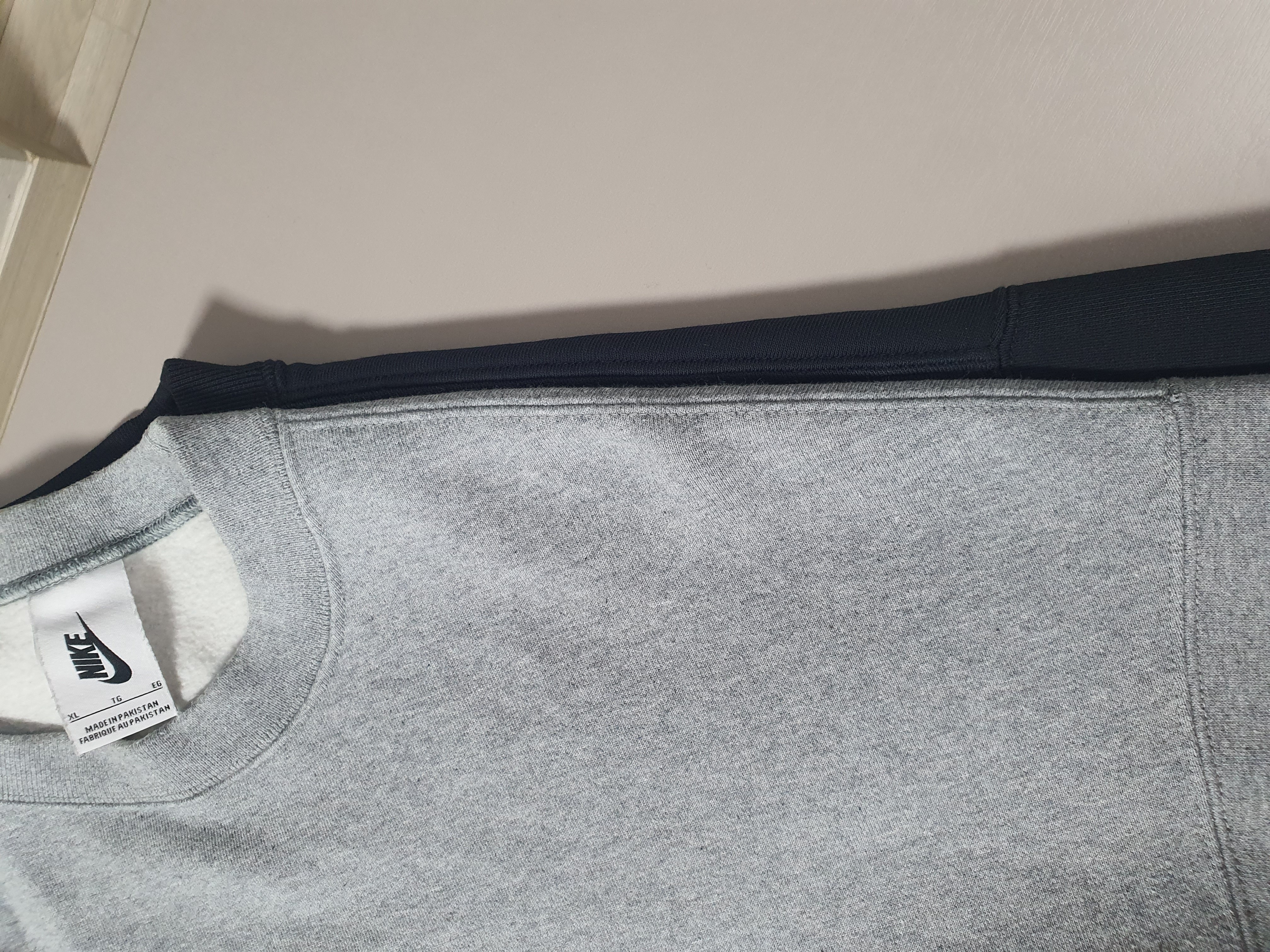 Nike NRG Solo Swoosh Crew Fleece Dark Grey Heather - Asia, Nike x Stussy NRG Washed Fleece Crewneck Black (DO5310-010) 착용 스타일 - 1