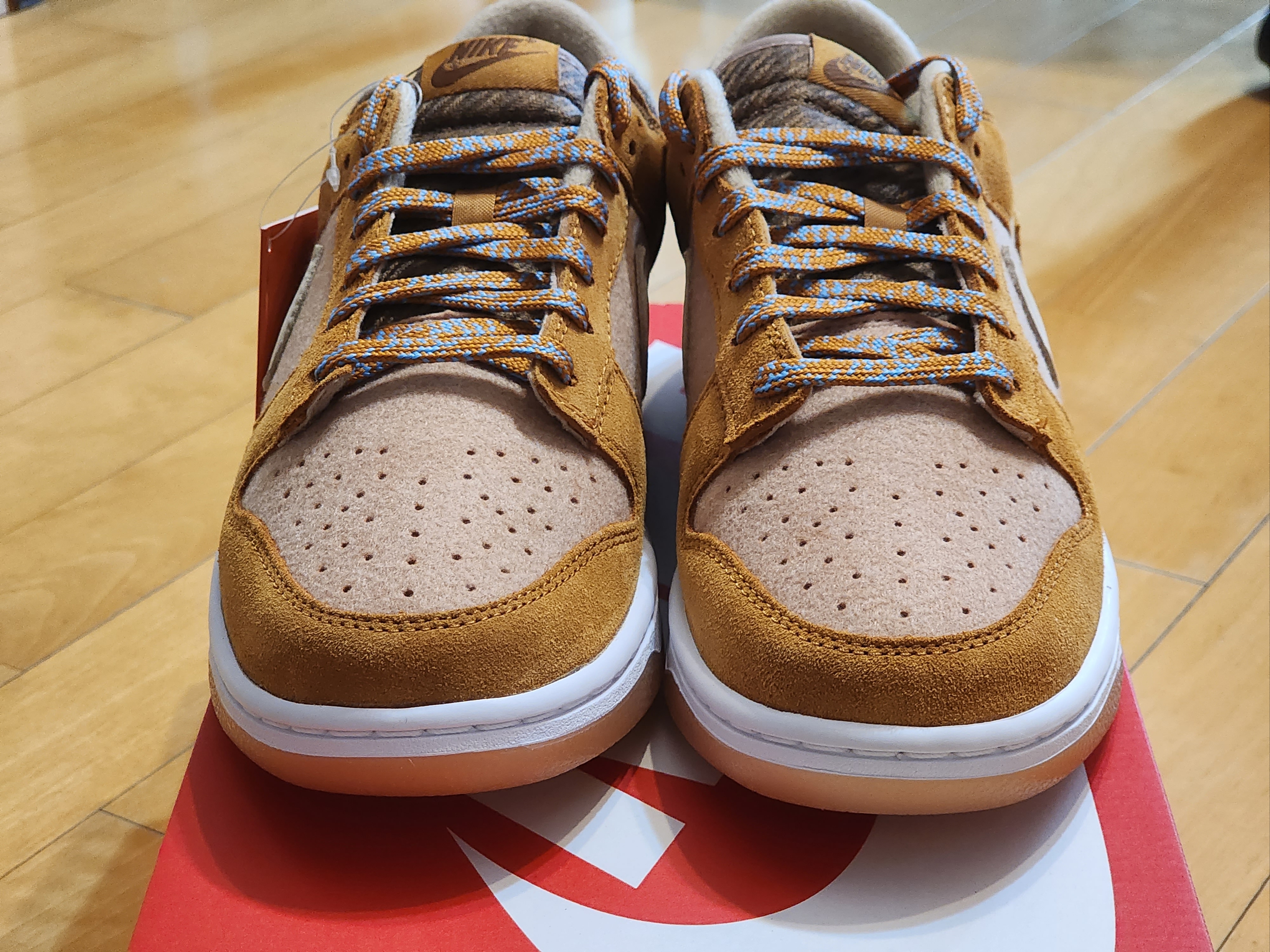 Nike Dunk Low SE Praline Desert Ochre 착용 스타일 - 3
