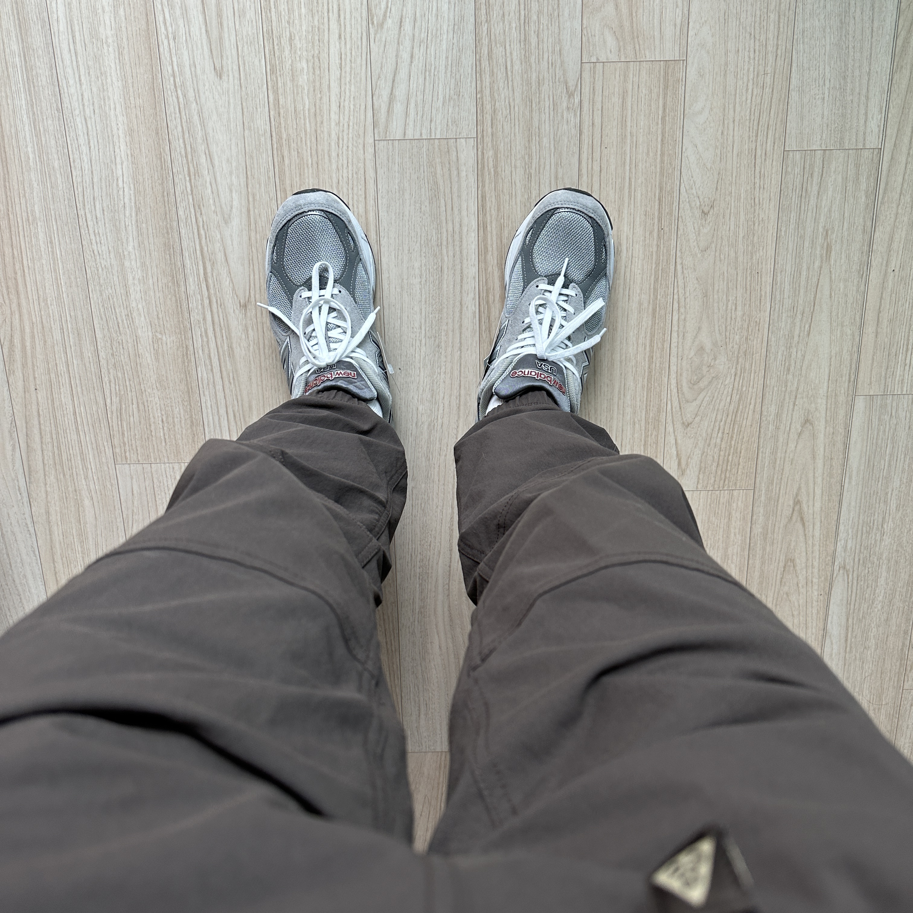 New Balance 990v3 Made in USA Grey - D Standard, Nike ACG Trail Pants Velvet Brown - Asia 착용 스타일