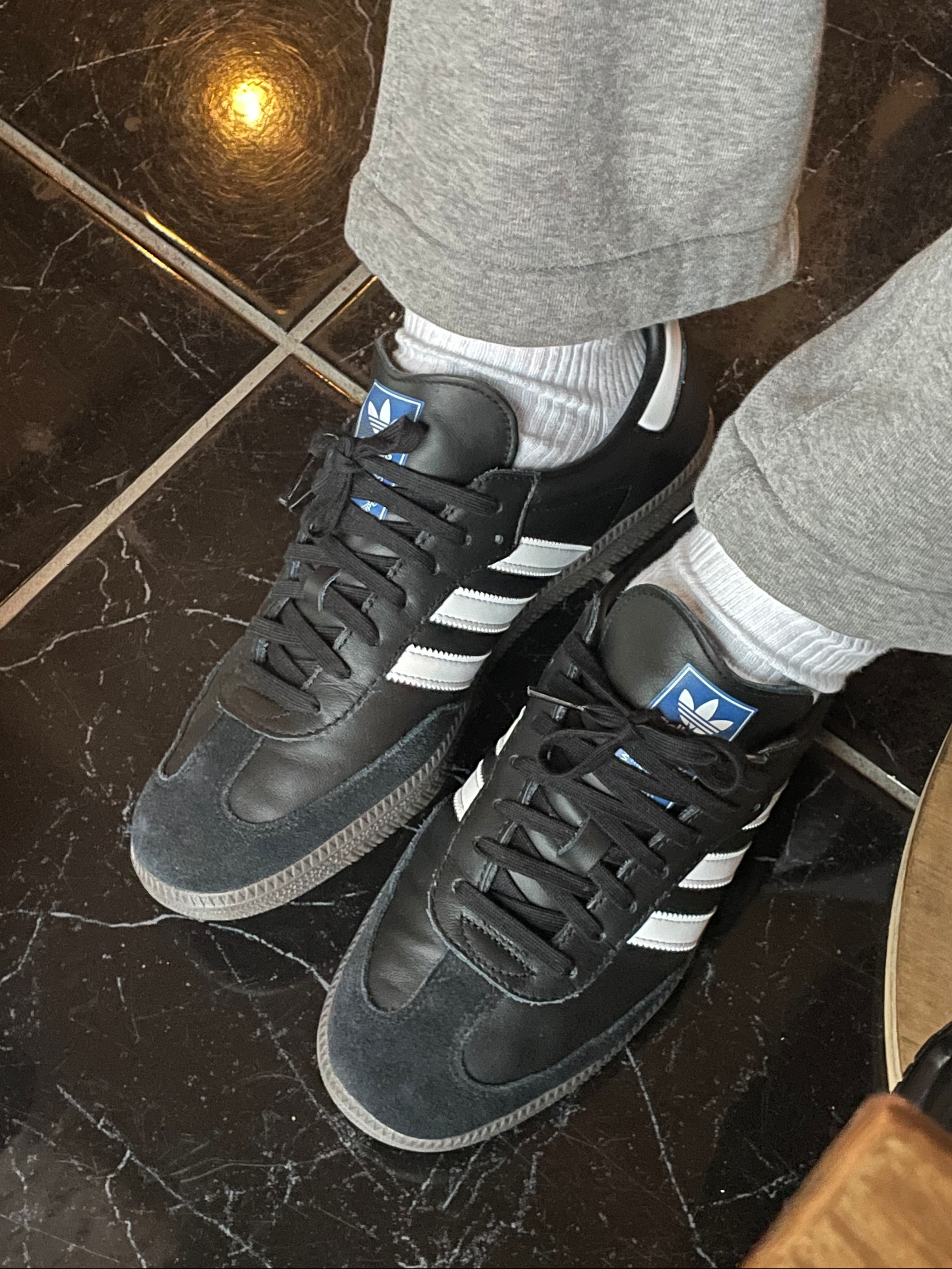 Adidas Samba OG Black White Gum 착용 스타일 - 2