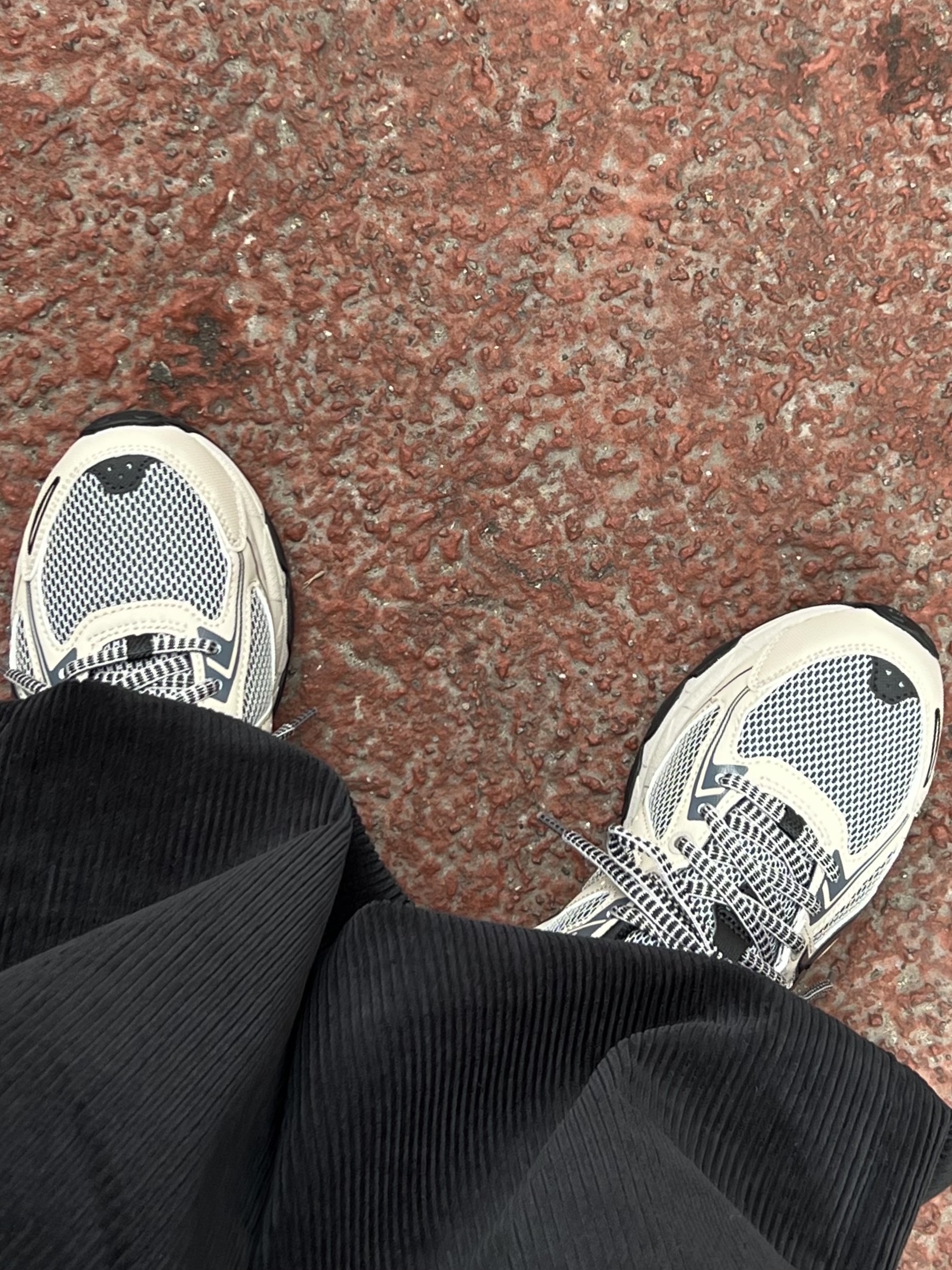 Asics Gel-Venture 6 Feather Grey Black, Sansan Gear Wave Pants Black - 22FW 착용 스타일 - 4
