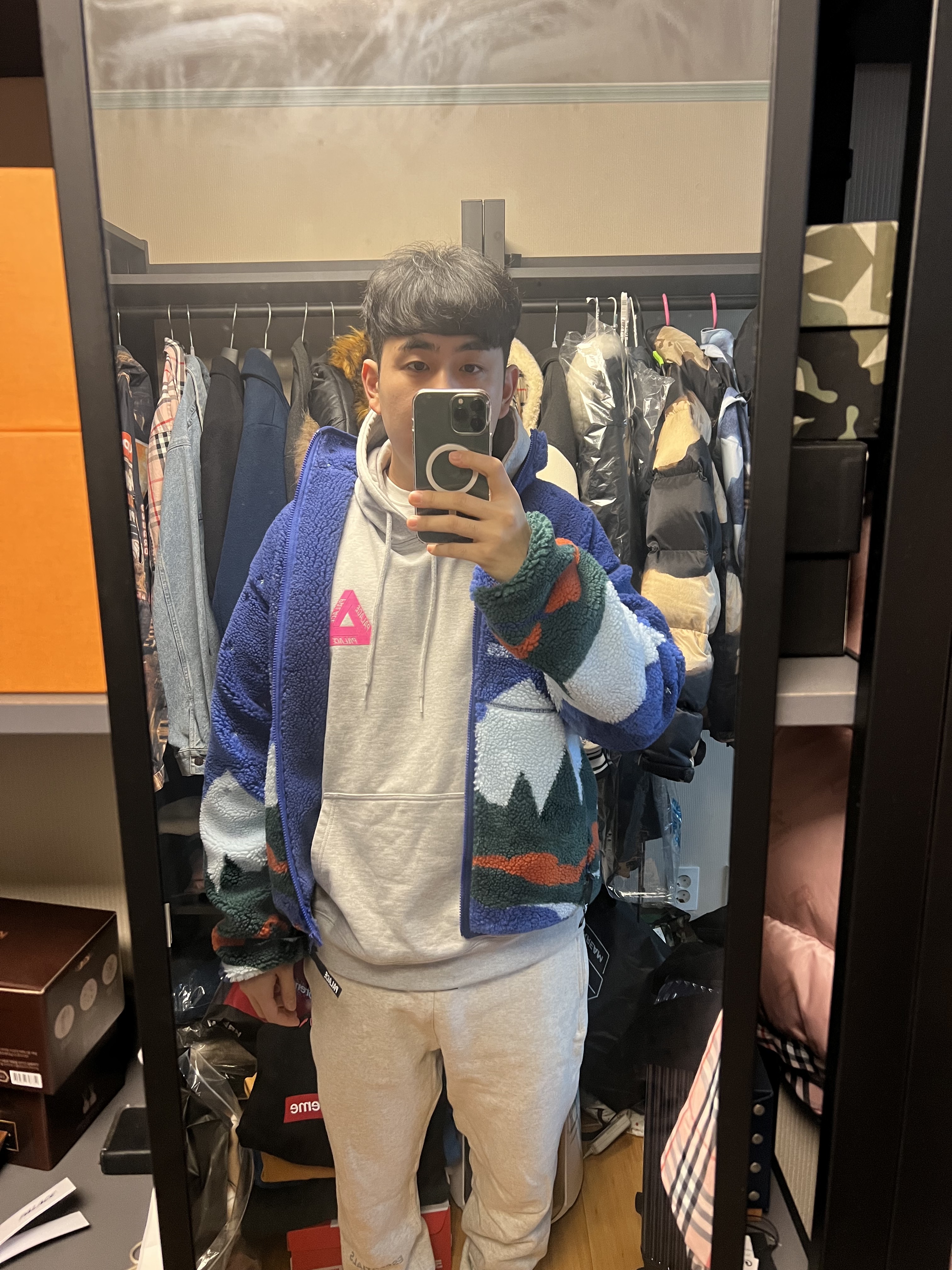 Essentials Sweatpants Oatmeal - 21SS, Palace Tri-Lenticular Hood Grey Marl - 22FW 착용 스타일 - 1
