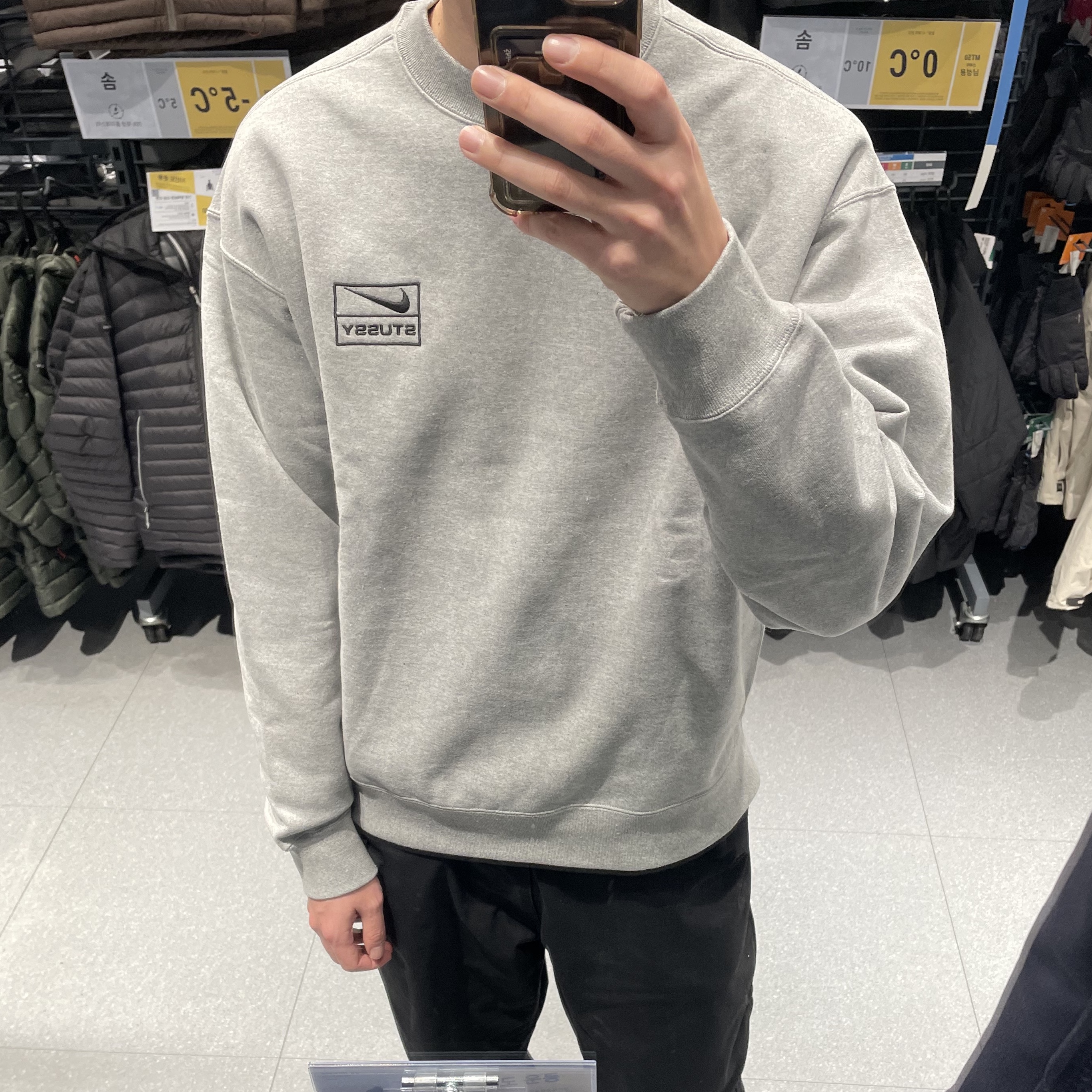 Nike x Stussy NRG Fleece Crewneck Dark Grey Heather (DO9337-063) 착용 스타일