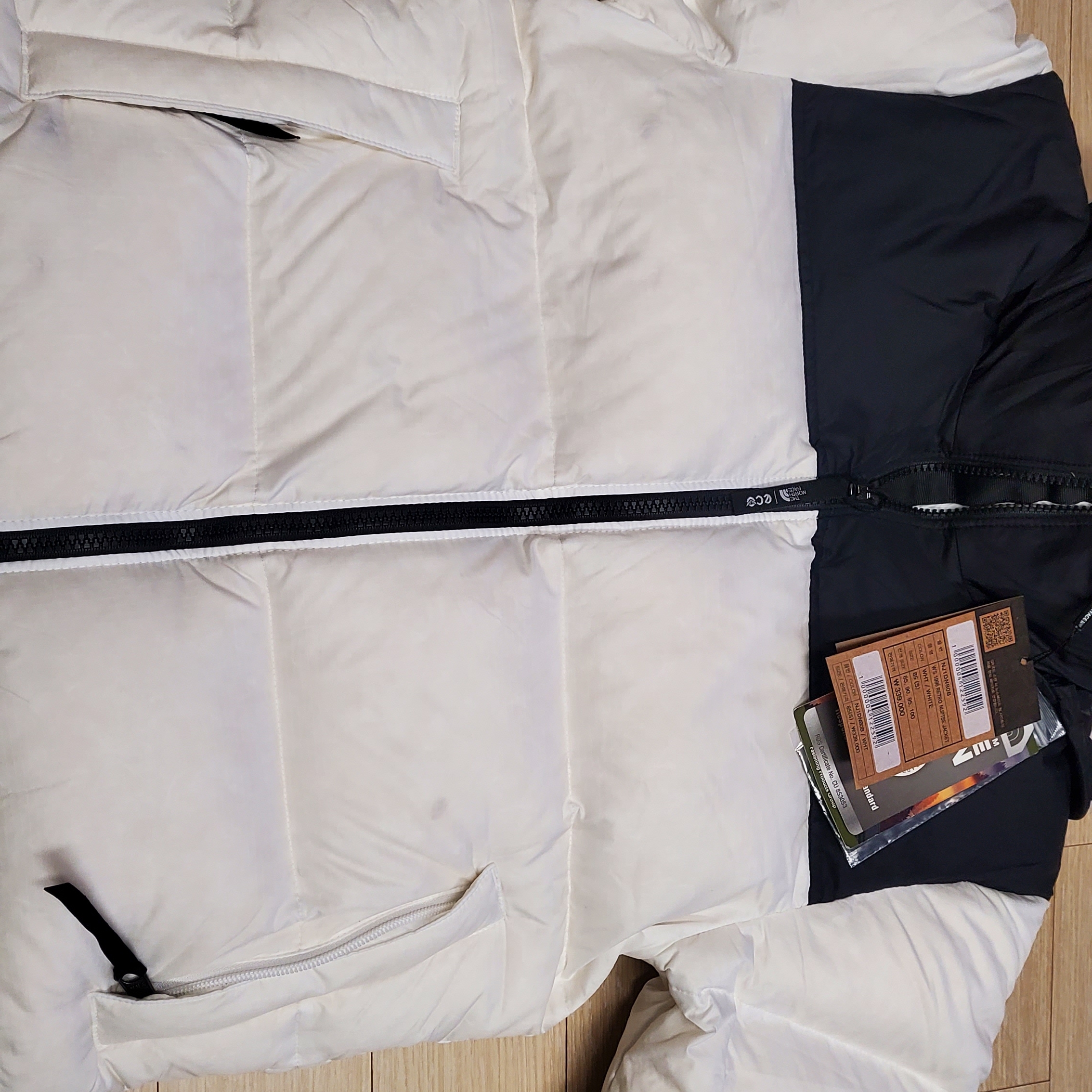 (W) The North Face 1996 Eco Nuptse Jacket White 착용 스타일