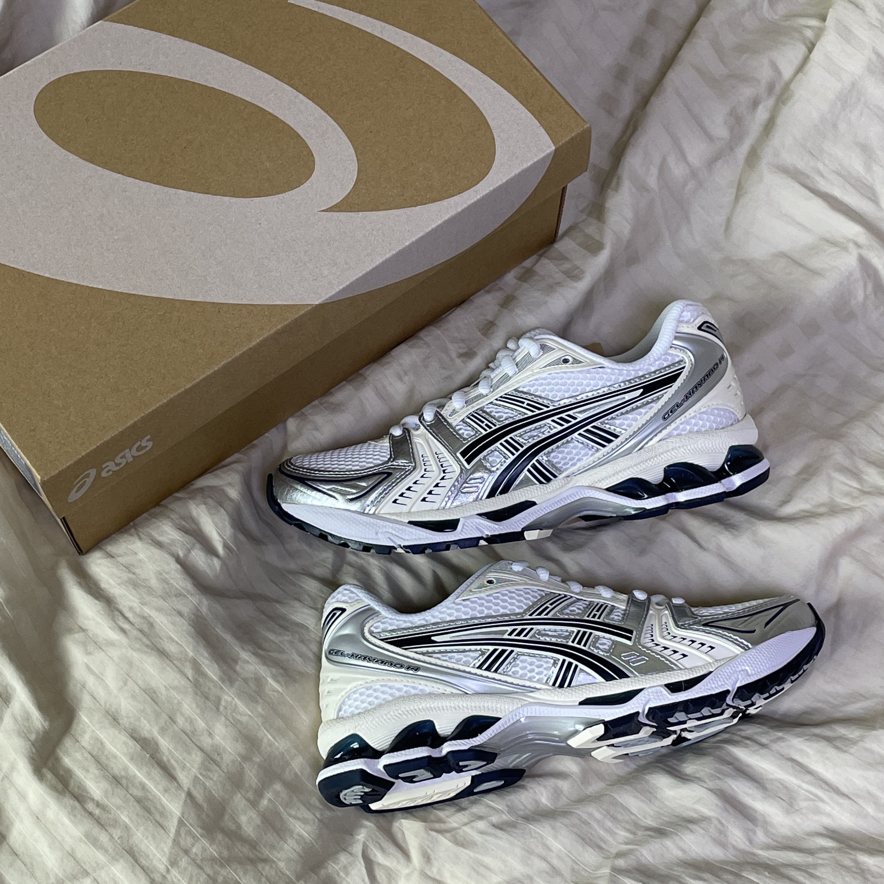 (W) Asics Gel-Kayano 14 White Midnight 착용 스타일