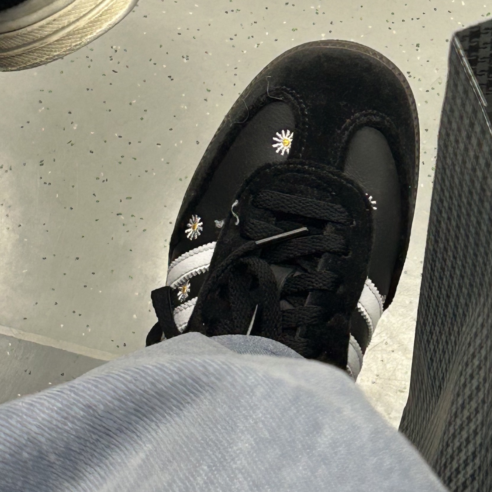 Adidas x Atmos x Face Samba OG Core Black 착용 스타일
