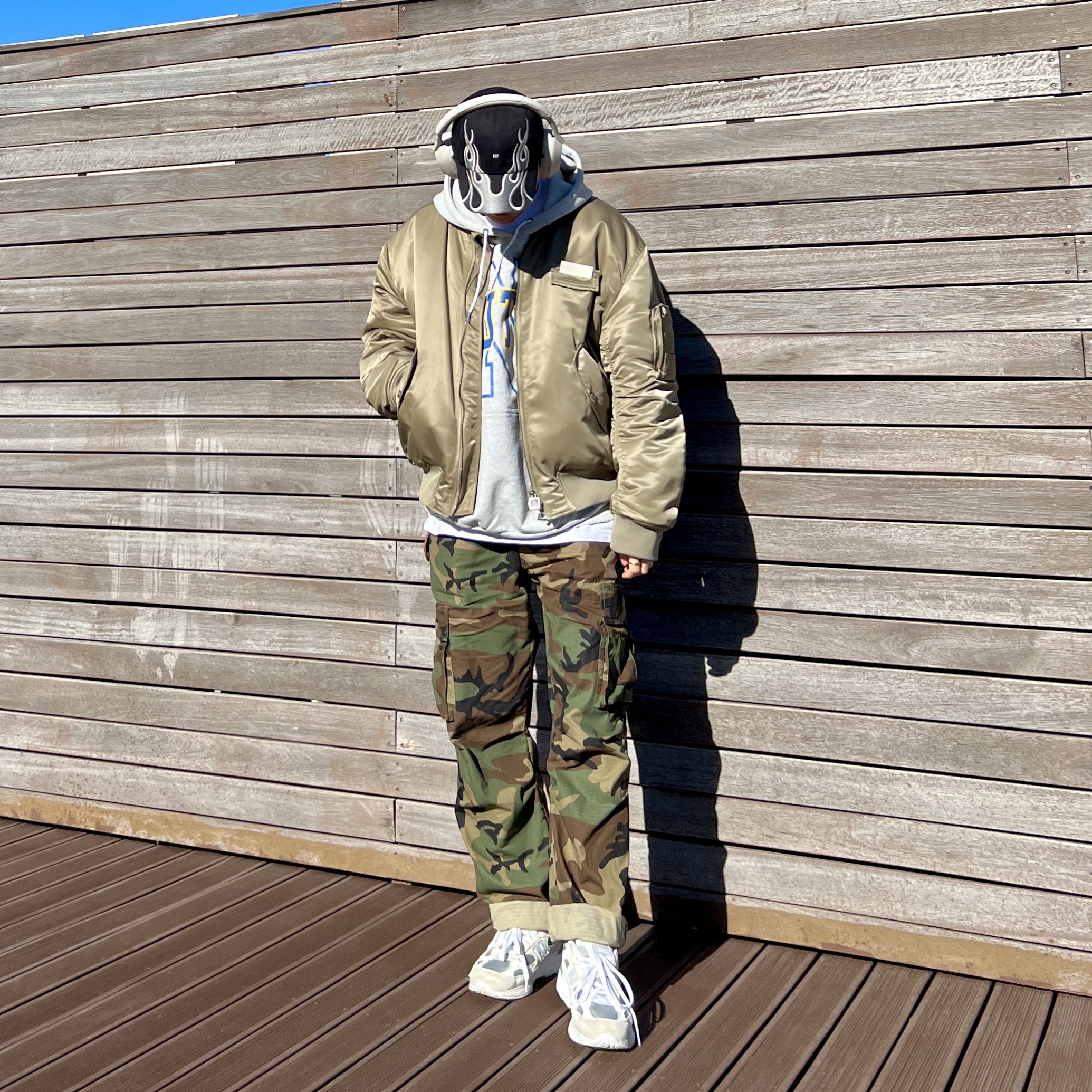 Yeezy Gap Engineered By Balenciaga Flame Cap Black, New Balance 992 Made in USA White Silver 착용 스타일 - 1