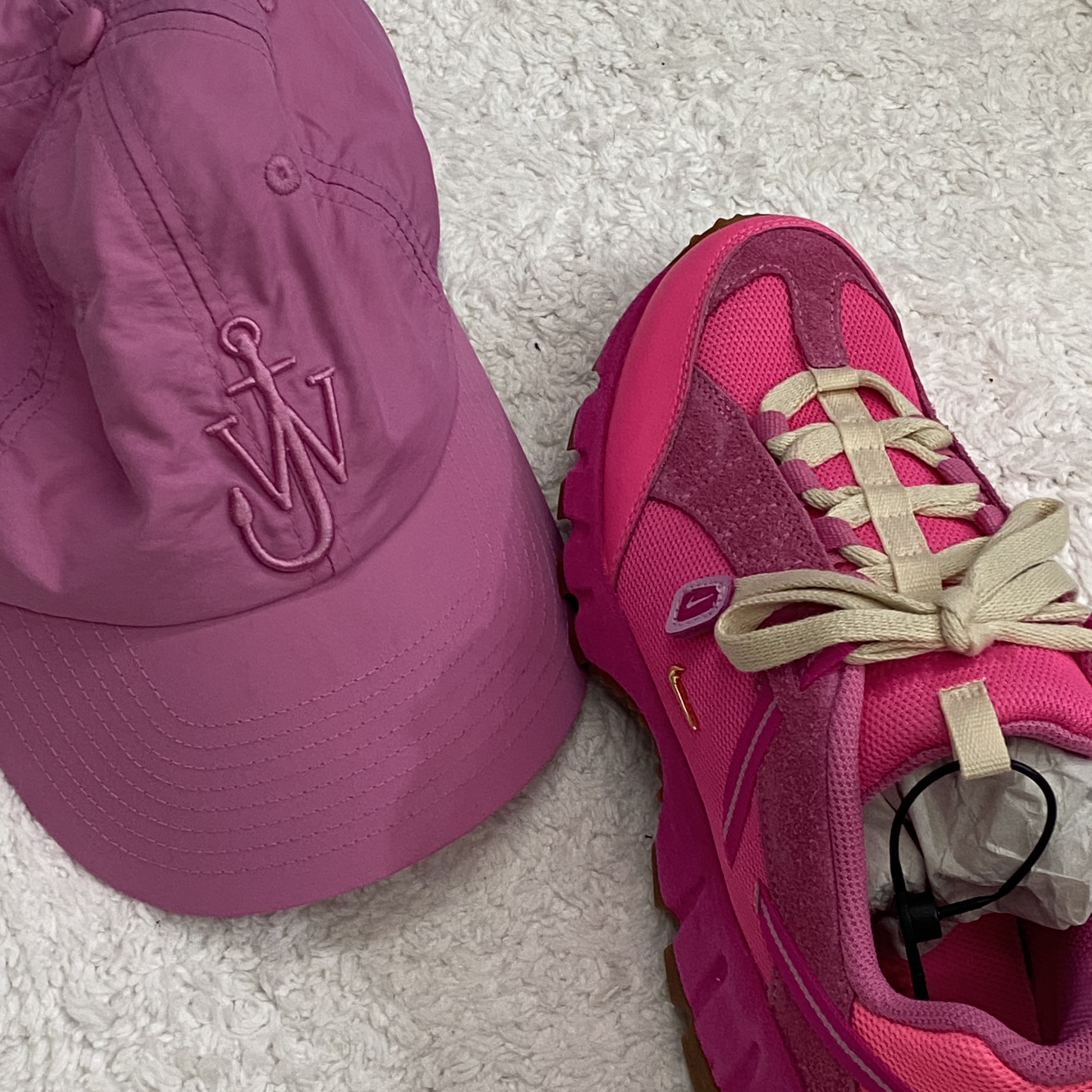 Nike x Jacquemus Air Humara LX Pink Flash 착용 스타일