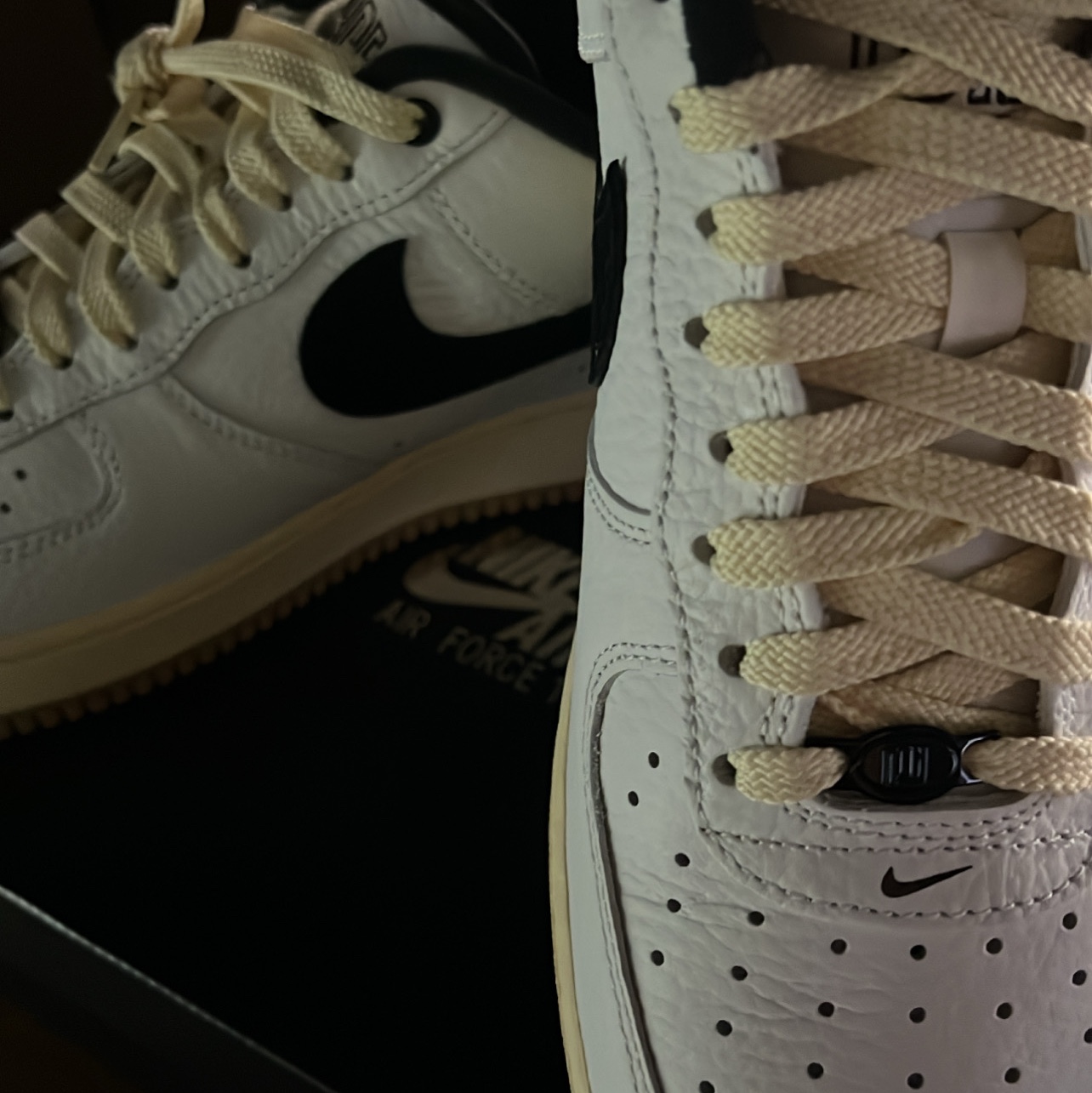 (W) Nike Air Force 1 '07 LX Black and Summit White 착용 스타일