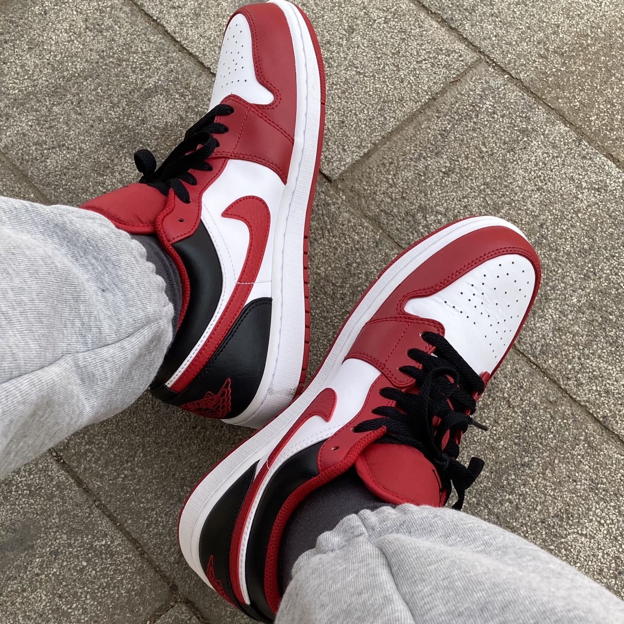Jordan 1 Low White Gym Red Black 착용 스타일