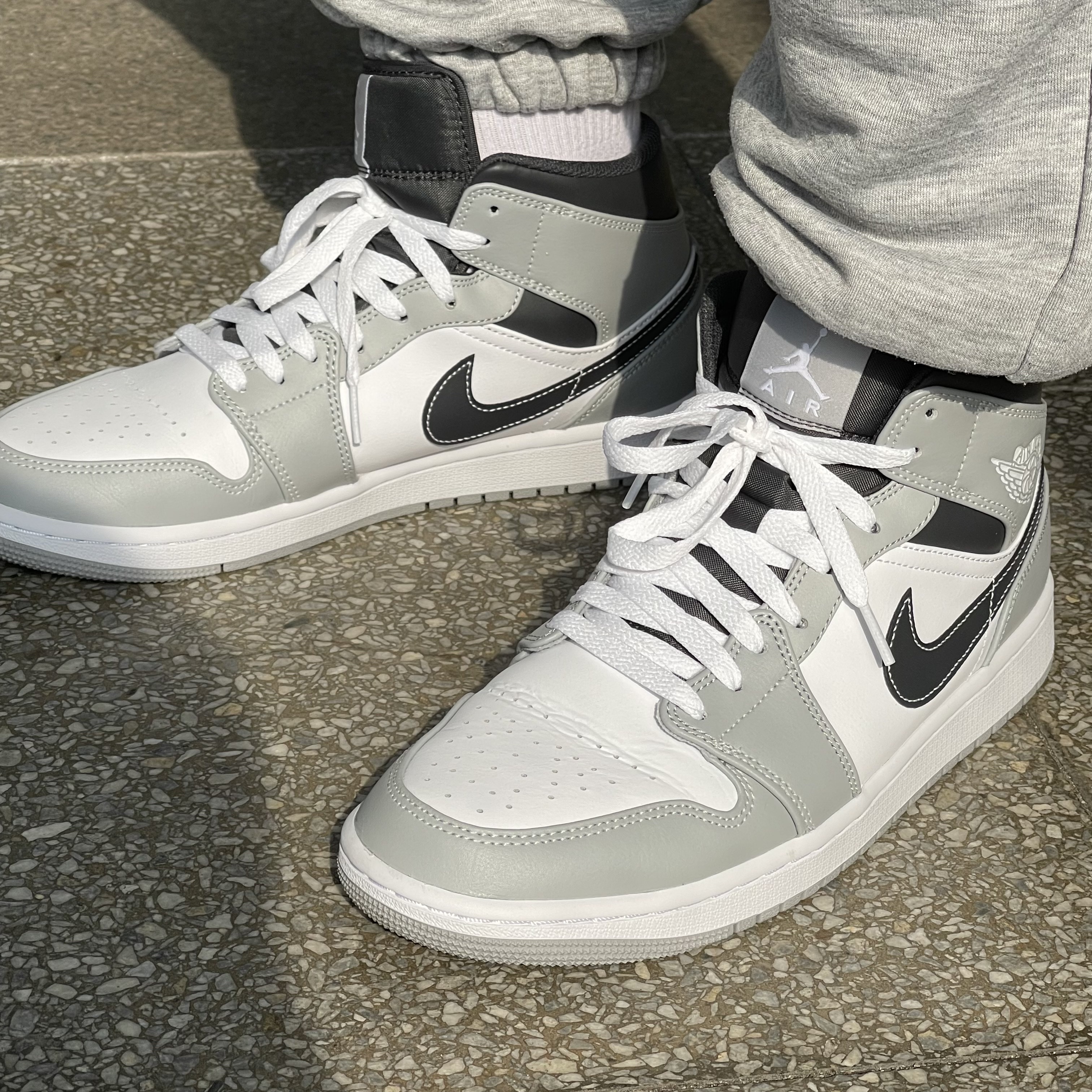 Jordan 1 Mid Light Smoke Grey Anthracite 착용 스타일