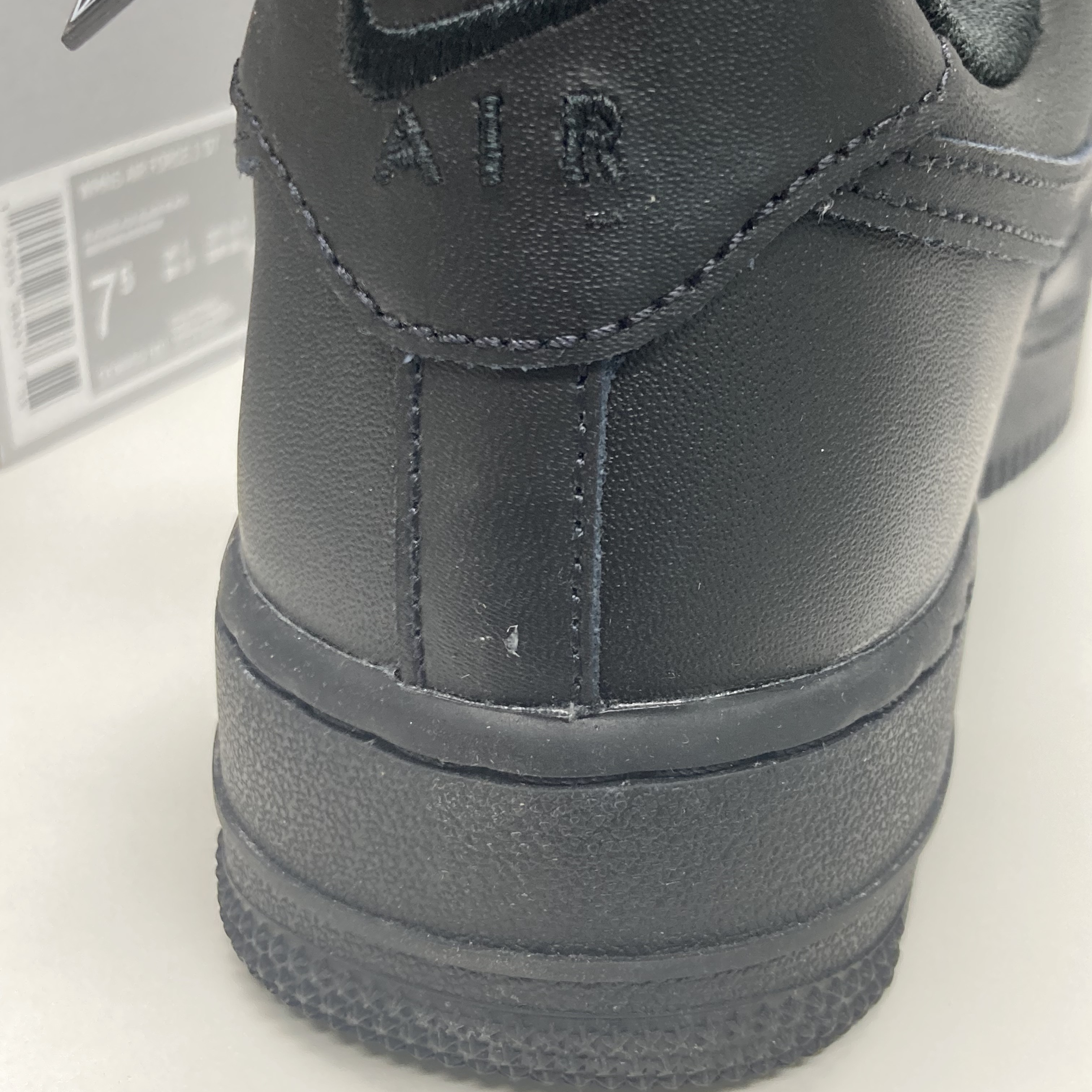 (W) Nike Air Force 1 '07 Low Triple Black 착용 스타일 - 4