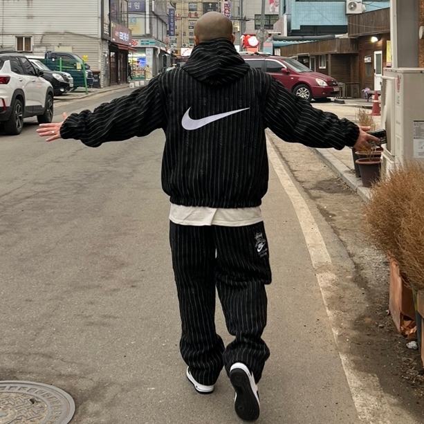 Nike x Stussy NRG Striped Wool Jacket Black (DR4023-010), Nike x Stussy NRG Striped Wool Pants Black (DR4021-010) 착용 스타일 - 2